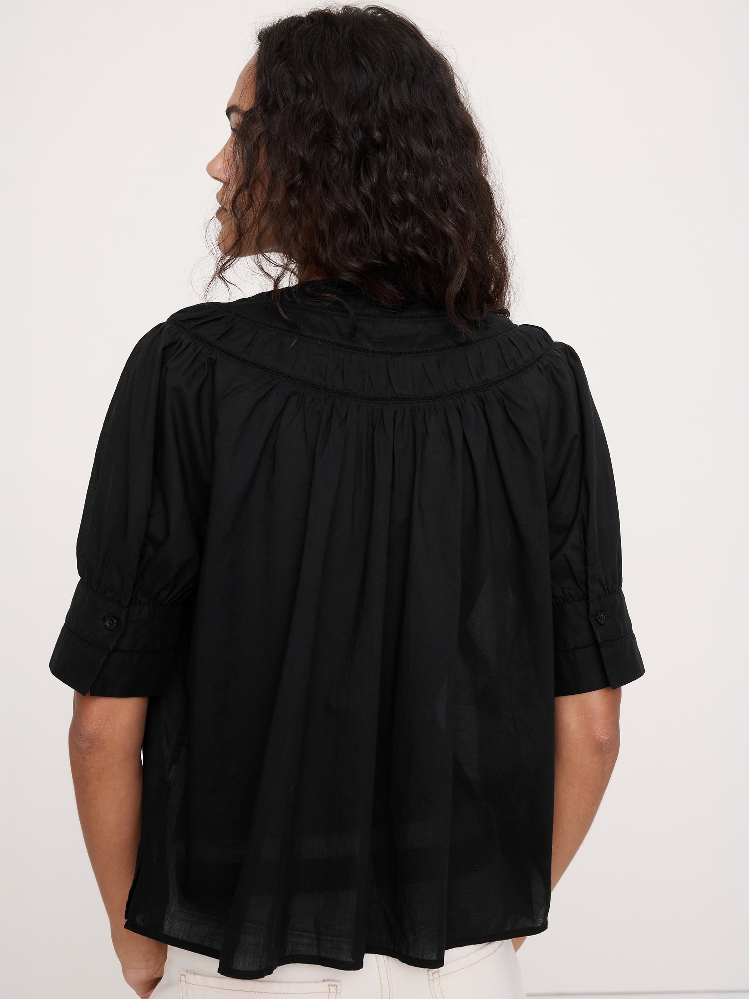 L'image numéro 2 présente Haut en coton léger avec dentelle incrustée