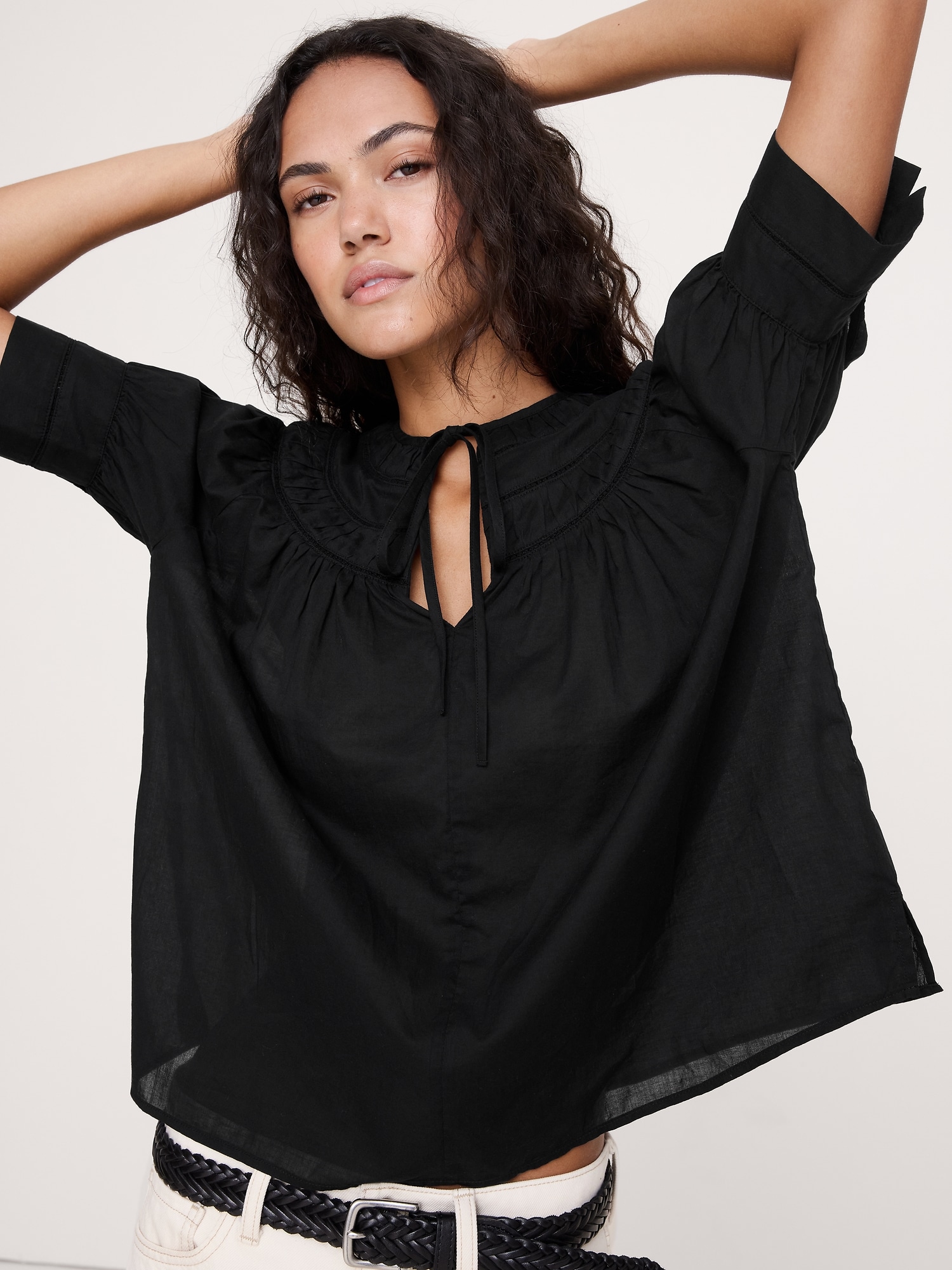 L'image numéro 3 présente Haut en coton léger avec dentelle incrustée