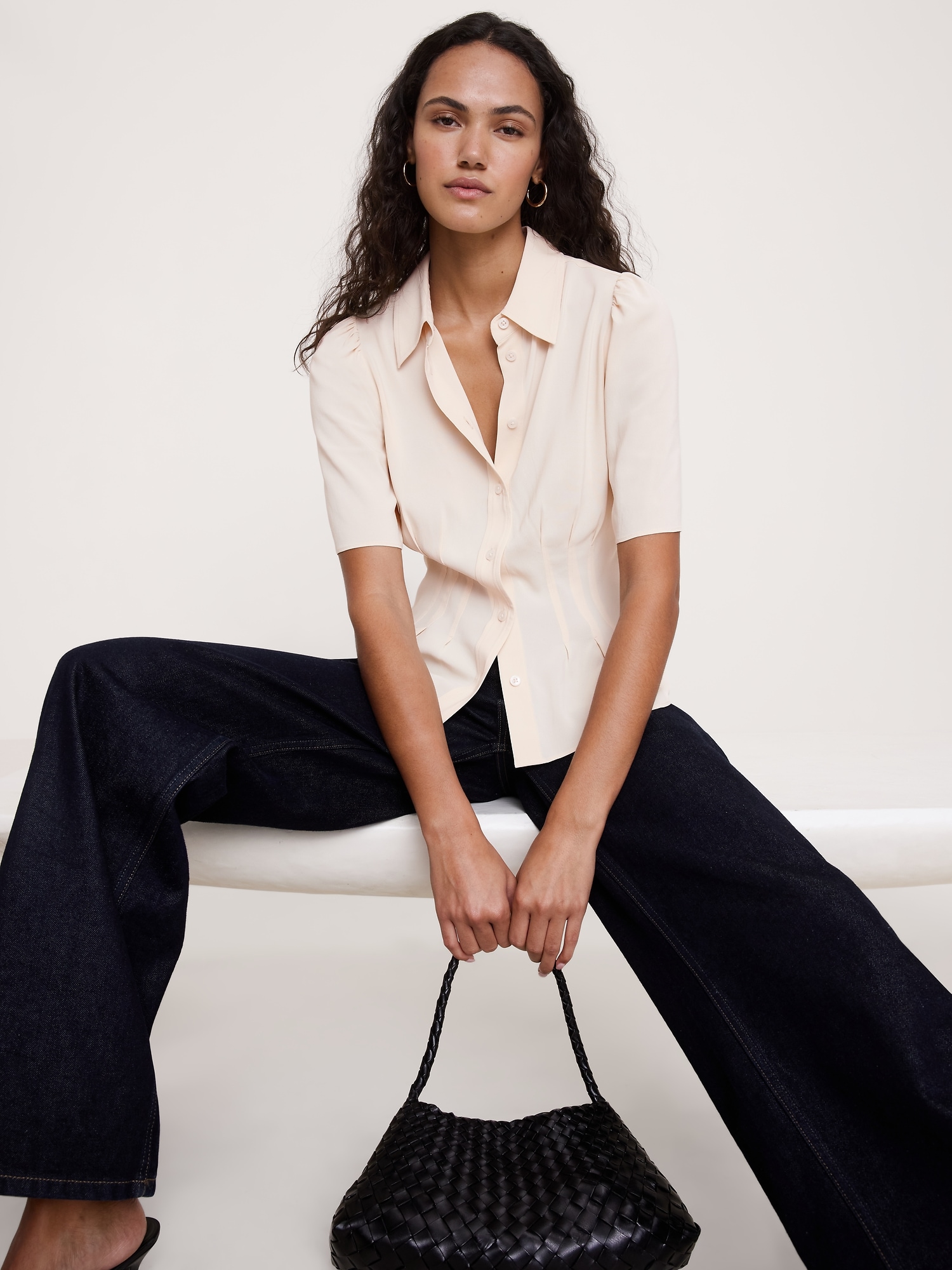 L'image numéro 3 présente Chemisier noué au dos en crêpe georgette