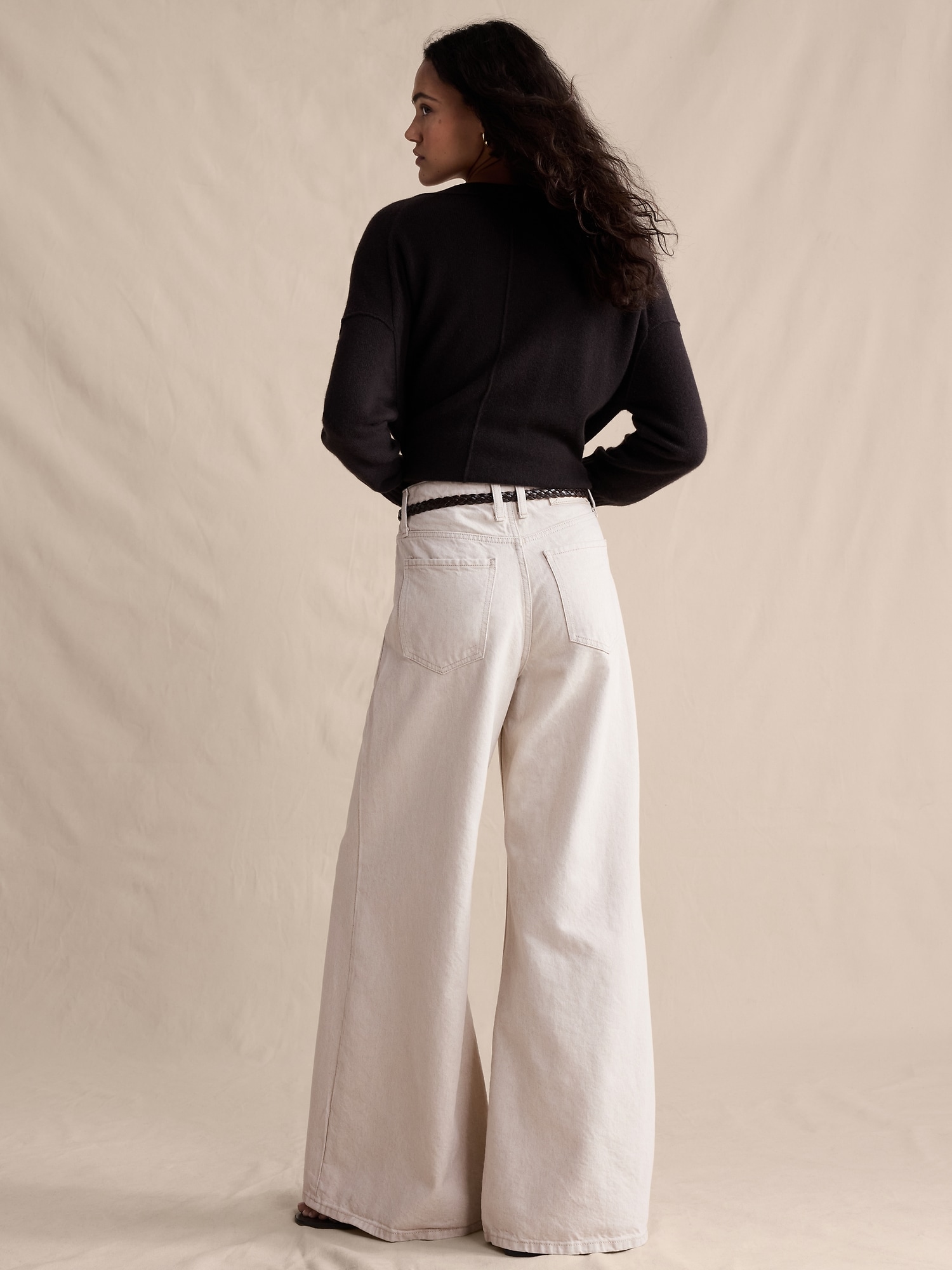 L'image numéro 2 présente Jean palazzo léger à jambe large à taille haute