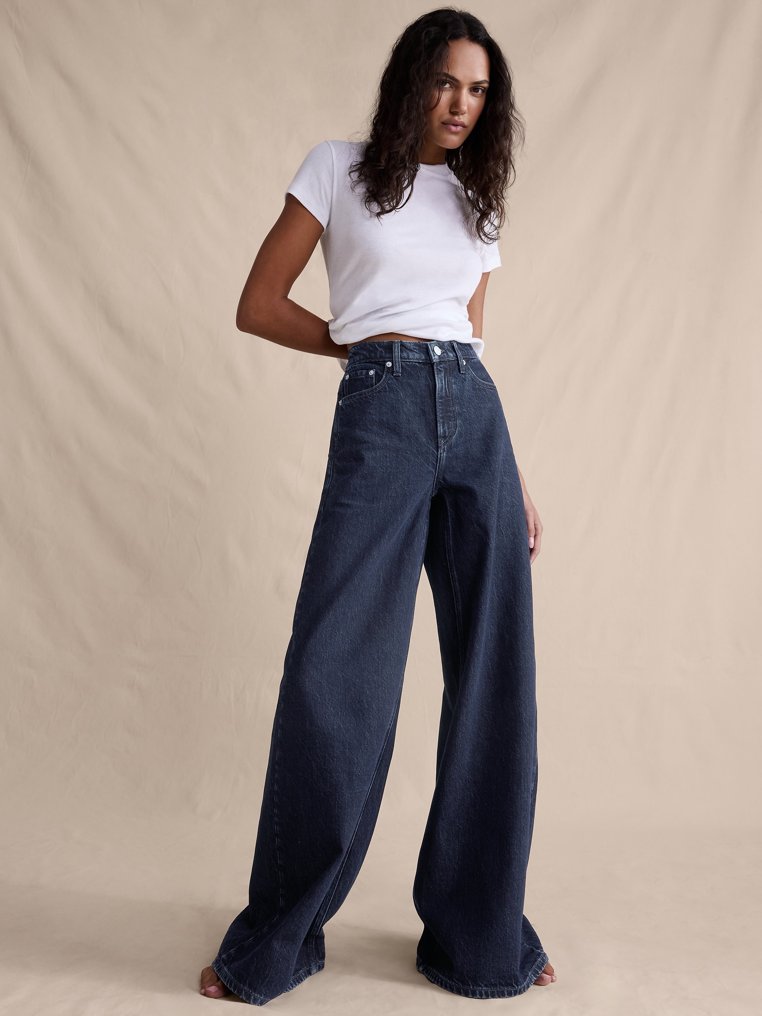 L'image numéro 4 présente Jean palazzo léger à jambe large à taille haute