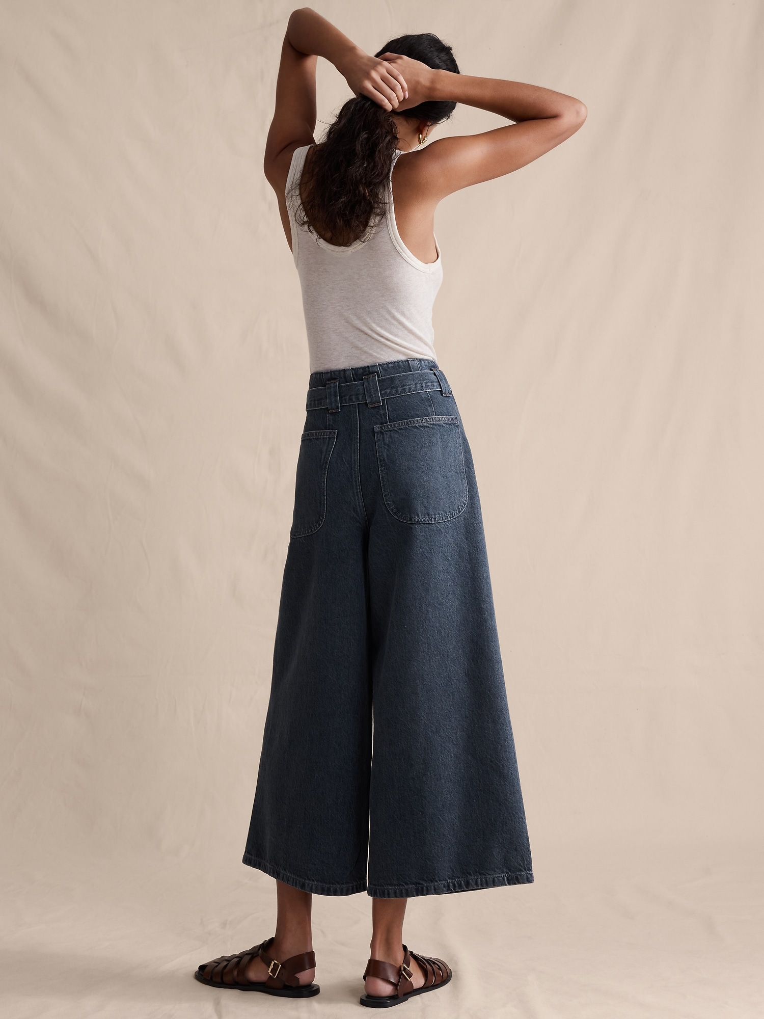 L'image numéro 2 présente Jupe-culotte légère en denim à taille très haute