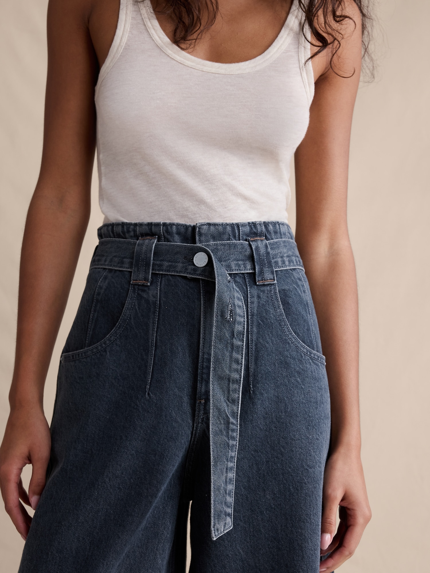 L'image numéro 3 présente Jupe-culotte légère en denim à taille très haute