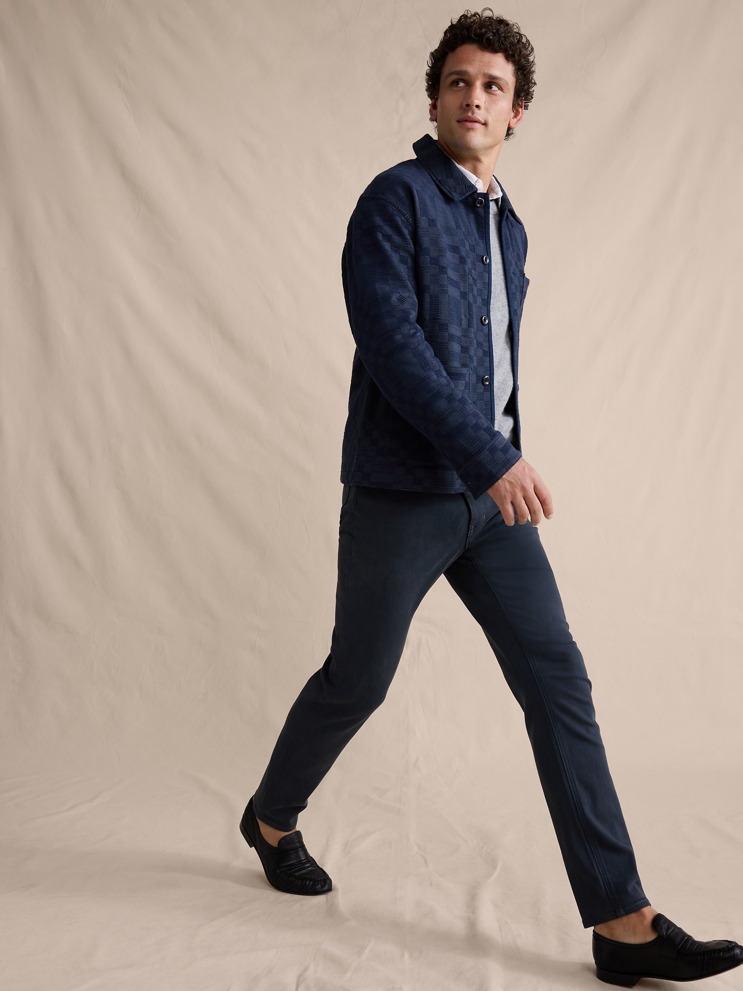 L'image numéro 4 présente Jean voyageur athlétique luxueux