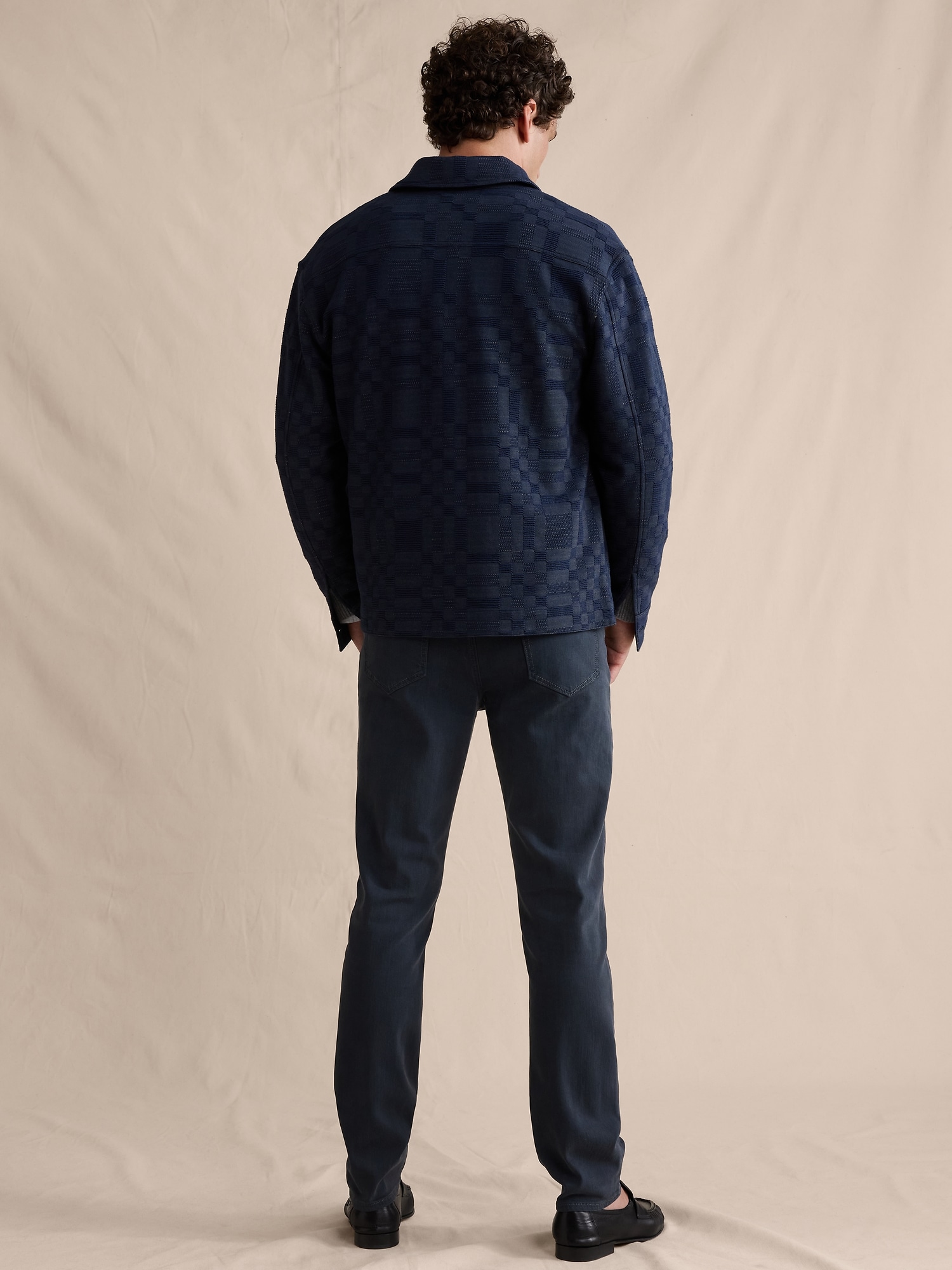 L'image numéro 3 présente Jean voyageur athlétique luxueux