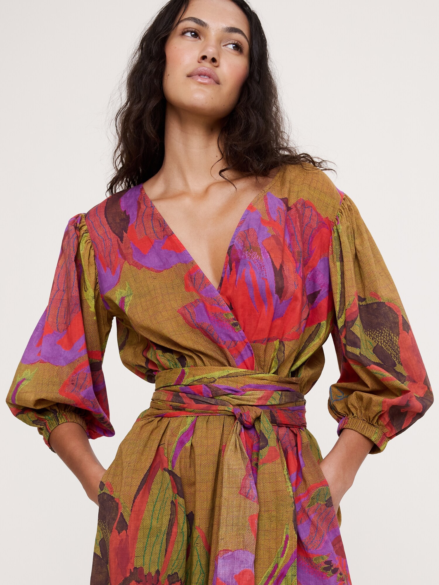 L'image numéro 4 présente Robe portefeuille longue en coton léger