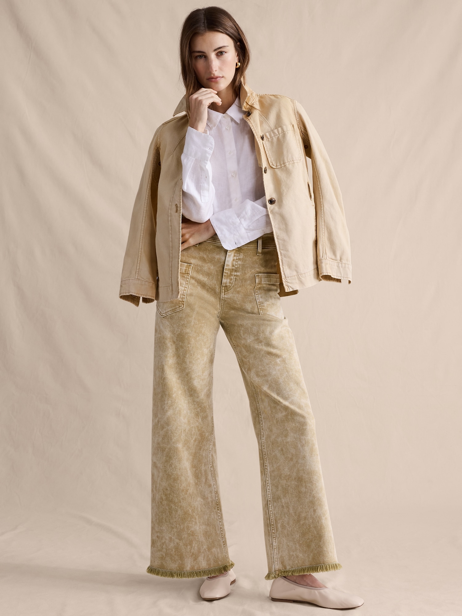 JEAN À TAILLE MI-BASSE, JAMBE LARGE ET OURLET BRUT EN TISSU EFFET MARBRÉ