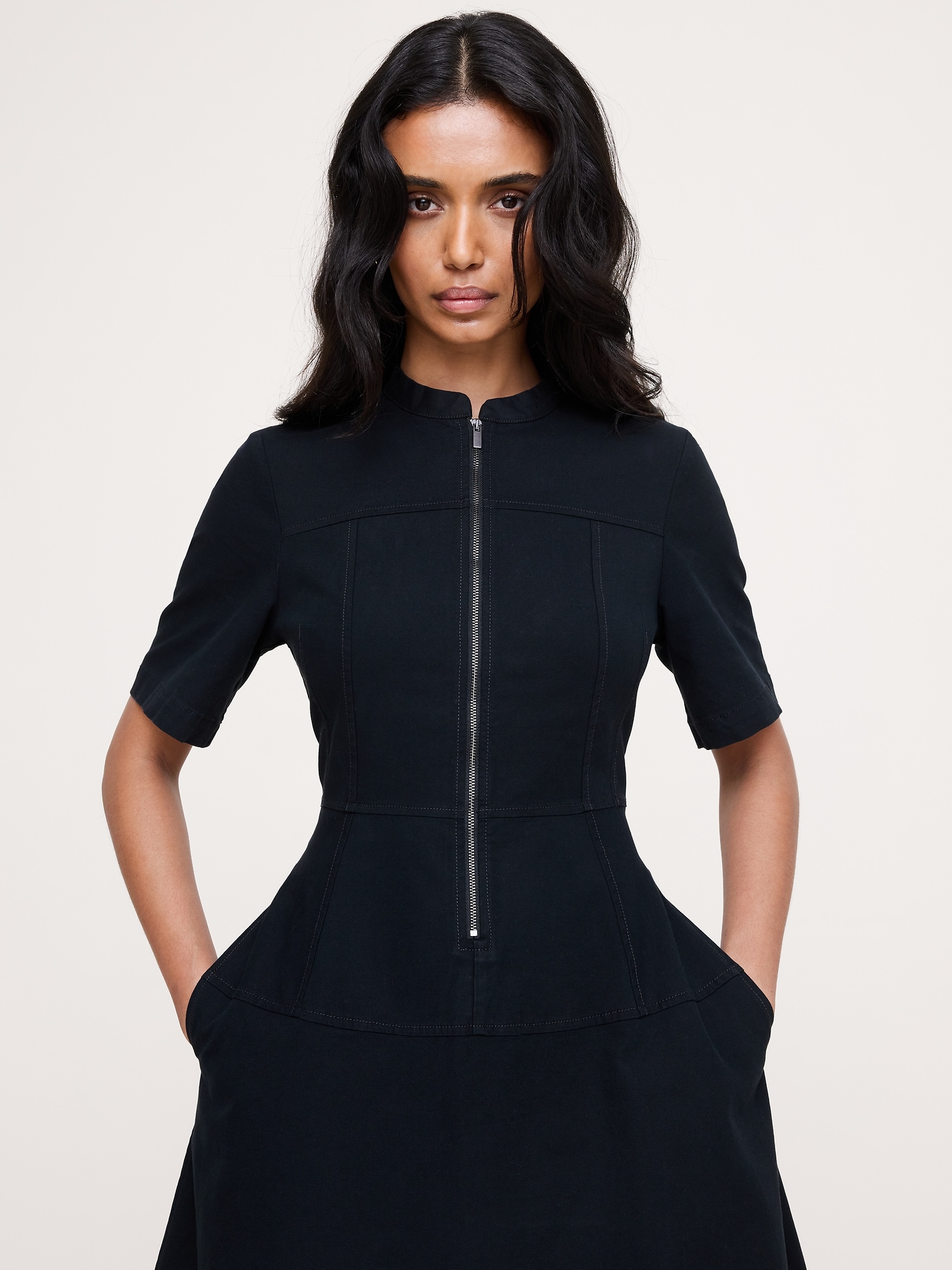 L'image numéro 4 présente Robe longue en toile de coton à glissière