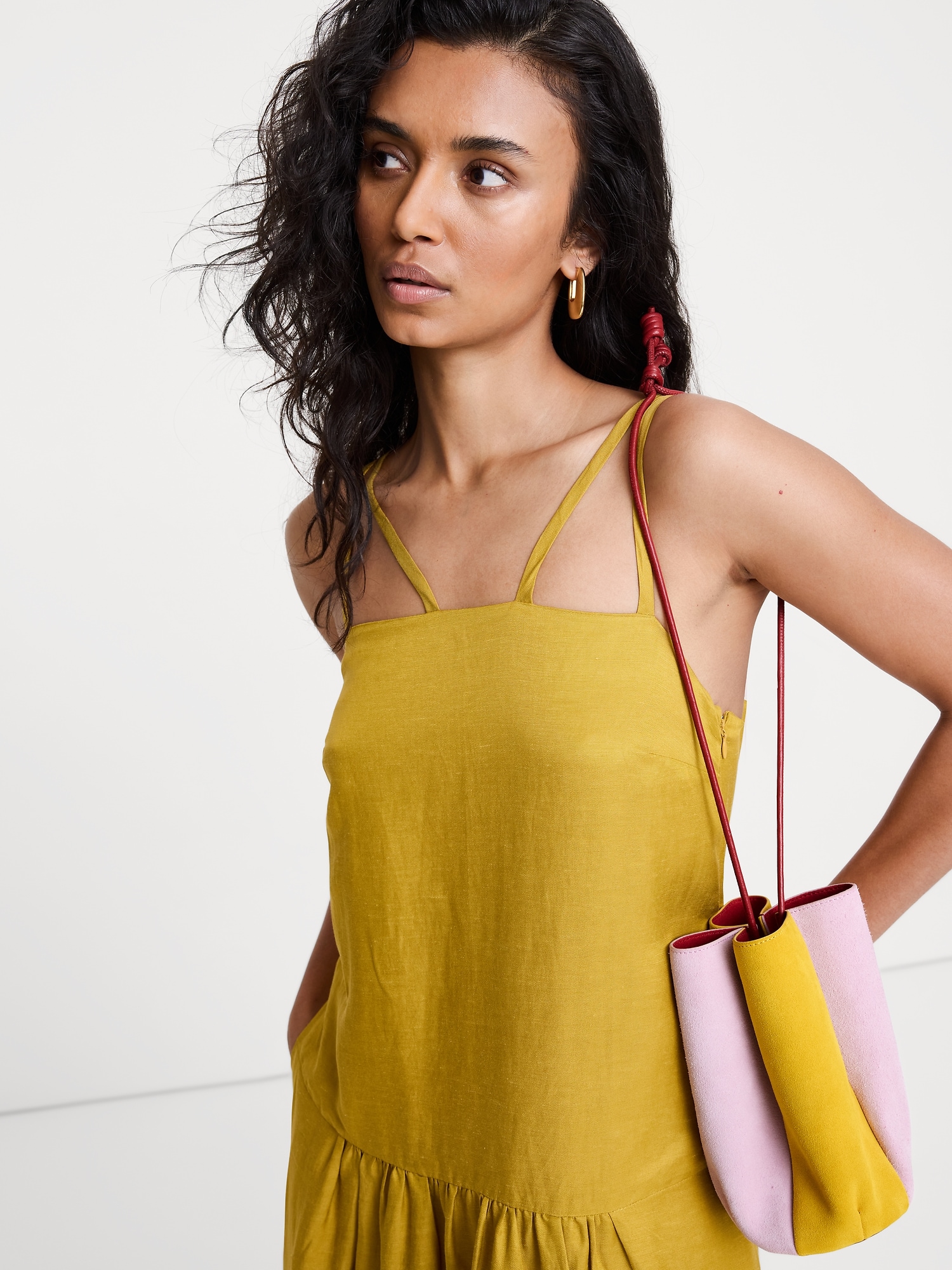 L'image numéro 3 présente Sac tulipe en suède à couleurs contrastantes