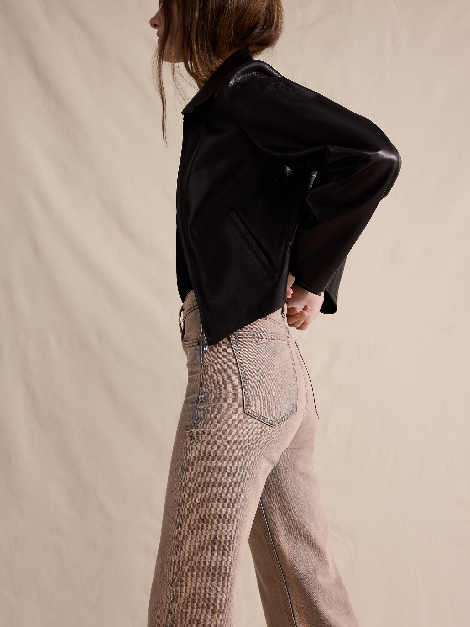 L'image numéro 4 présente Le célèbre jean classique à jambe large