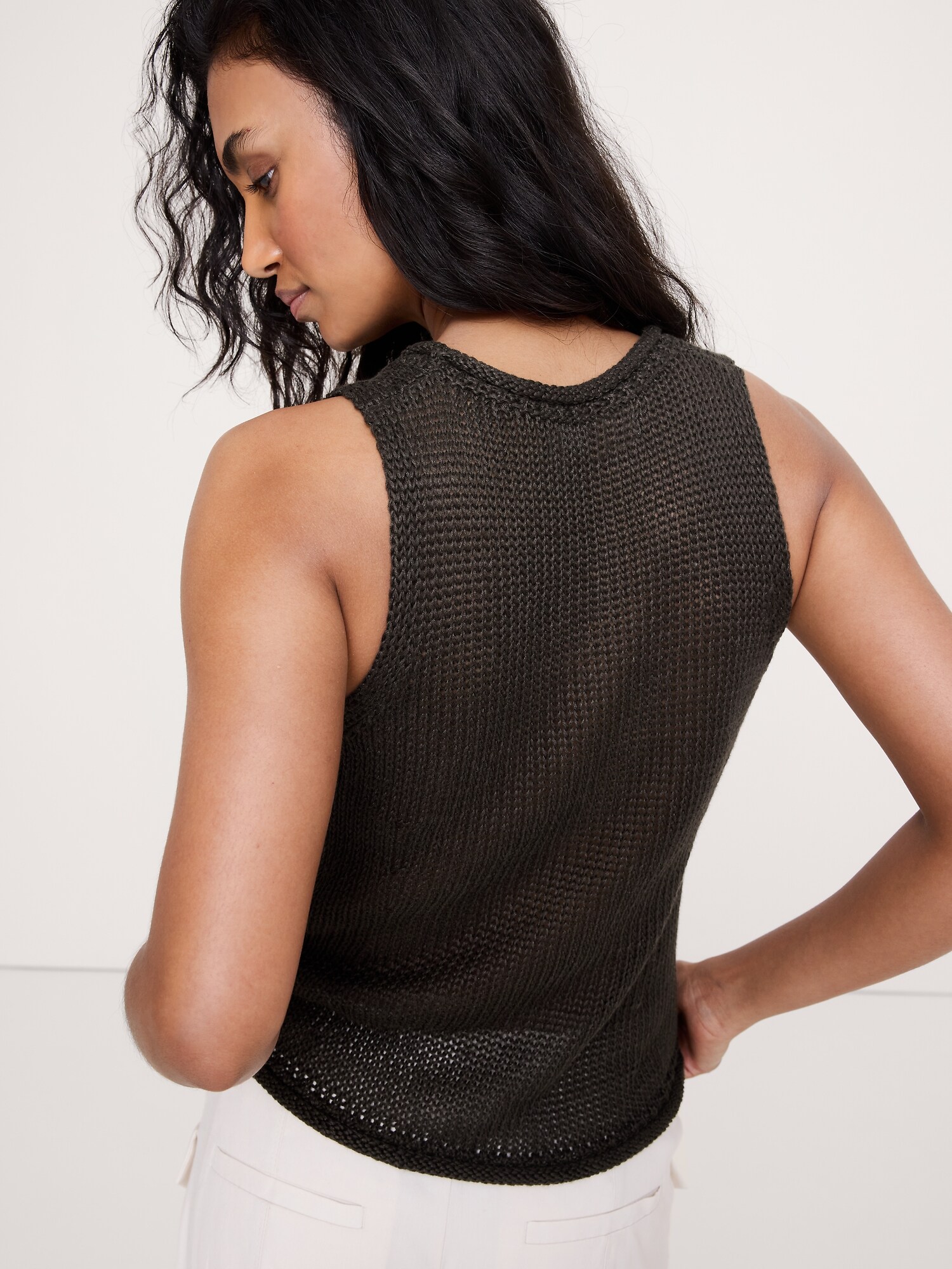 L'image numéro 2 présente Camisole en tricot de lin classique