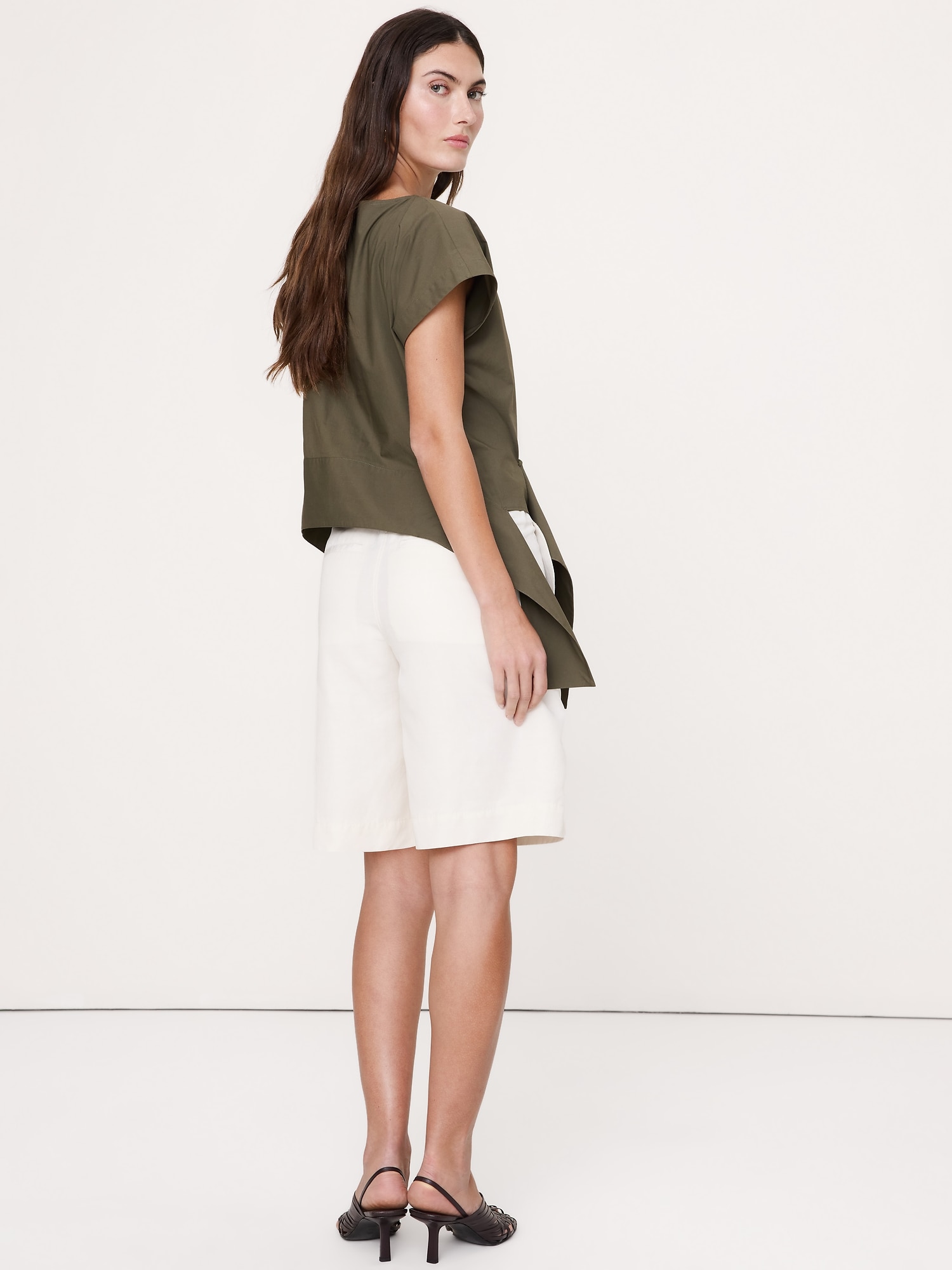 L'image numéro 5 présente Haut asymétrique à encolure bateau en popeline de coton