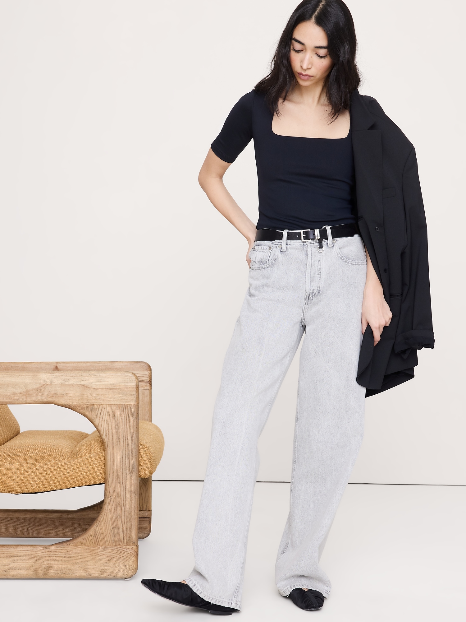 L'image numéro 1 présente Haut extensible à effet sculptant à encolure carrée