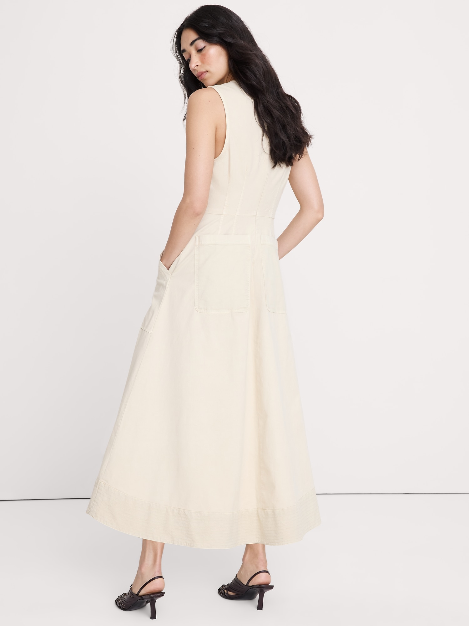 L'image numéro 5 présente Robe longue en toile de coton avec poche Utilitaire