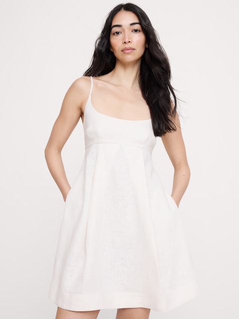 ROBE COURTE EN LIN À BRETELLES ET À TAILLE EMPIRE