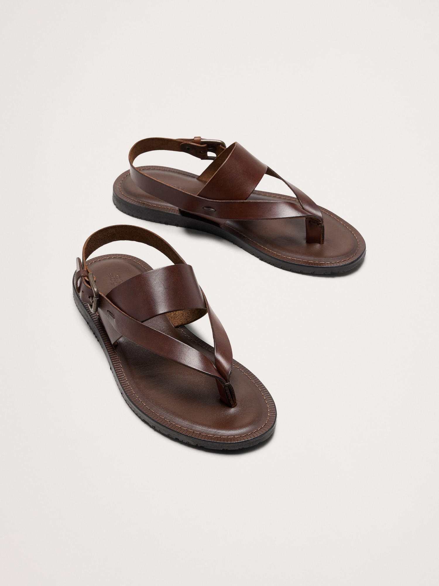 L'image numéro 6 présente Sandale croisée en cuir