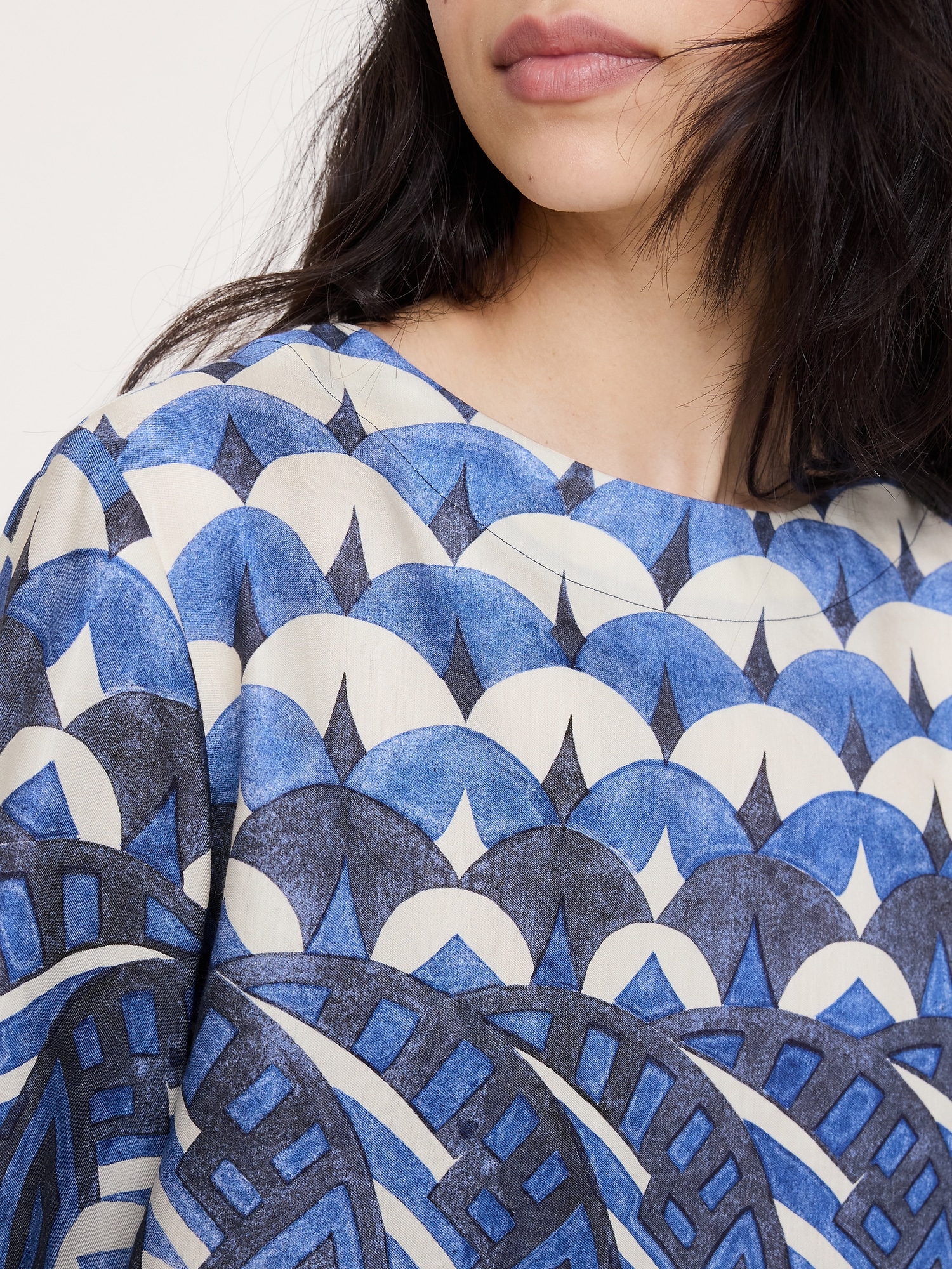 L'image numéro 3 présente Haut court à encolure bateau en lin et viscose