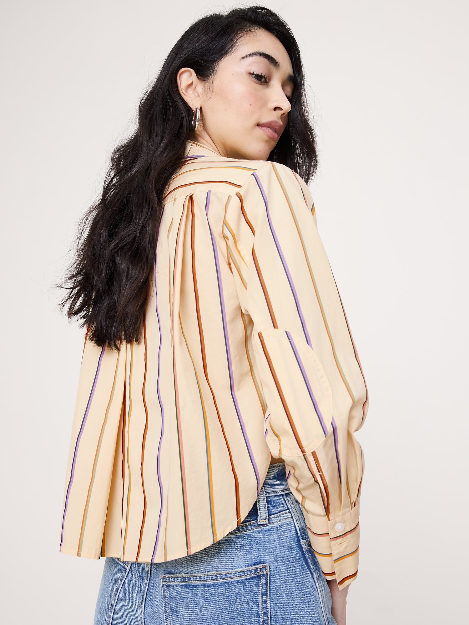 L'image numéro 2 présente Chemisier court en popeline de coton avec pièces de renfort aux coudes