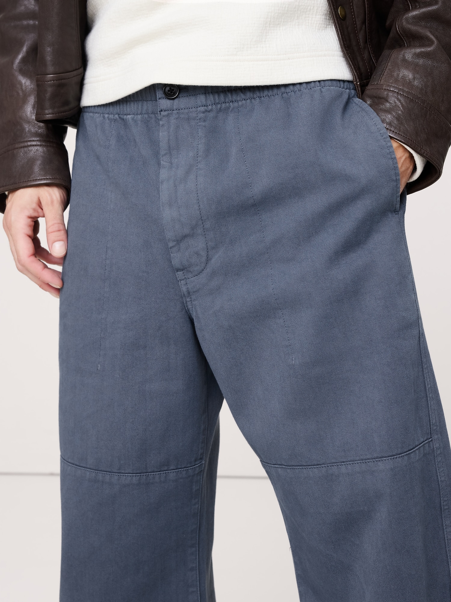 L'image numéro 3 présente Pantalon coupe baril ample à taille extensible