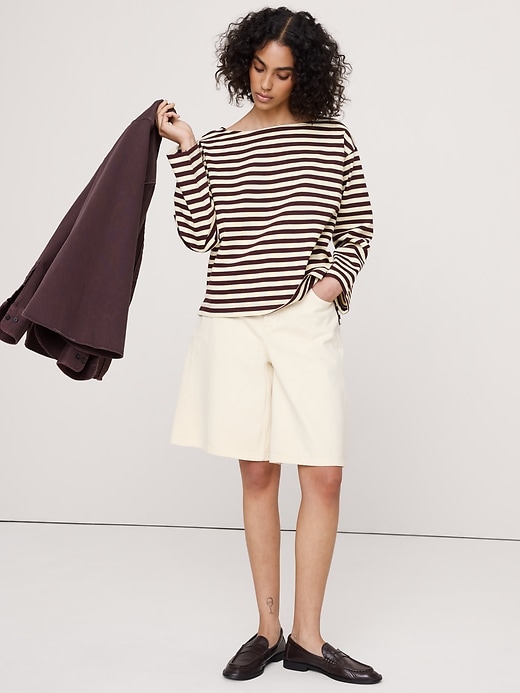 L'image numéro 1 présente T-shirt décontracté à encolure bateau en coton