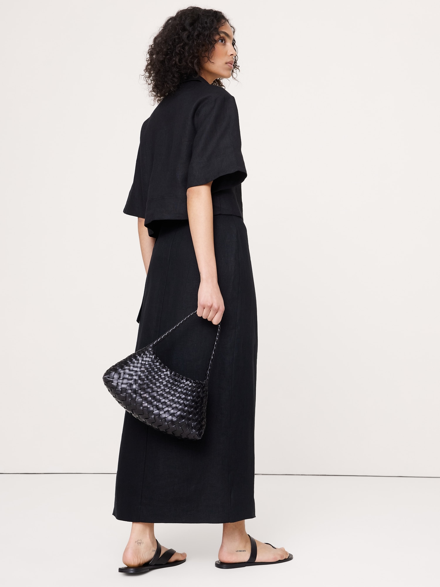 L'image numéro 2 présente Jupe longue portefeuille en lin