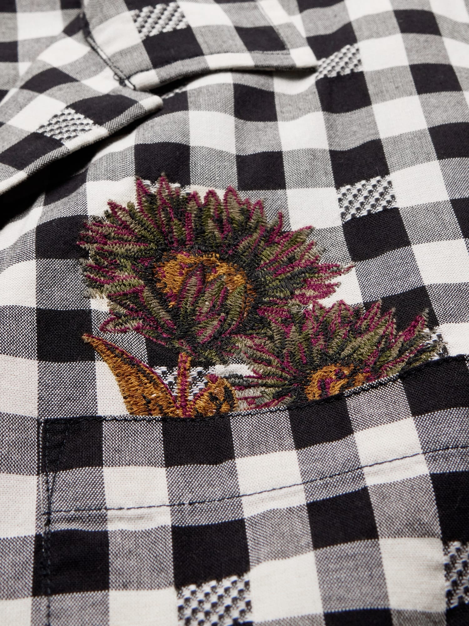 L'image numéro 5 présente Chemise de vacances décontractée en coton brodé