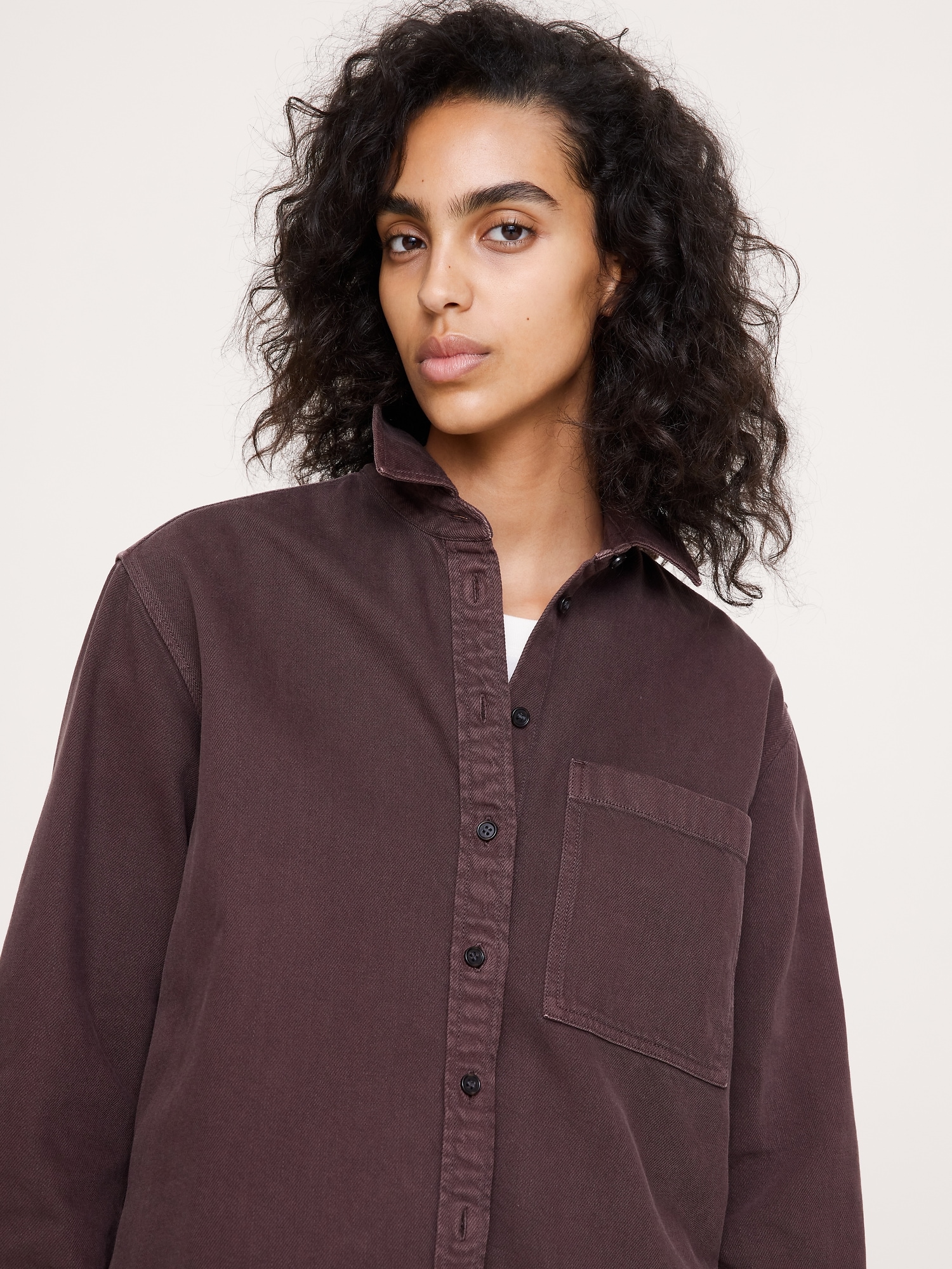 L'image numéro 3 présente Le chemisier surdimensionné en denim