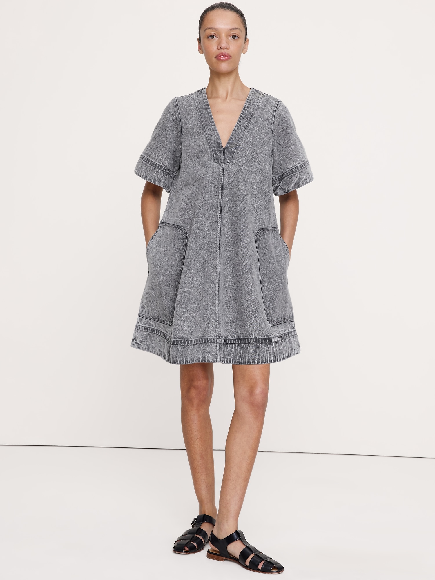 L'image numéro 1 présente Robe courte en denim