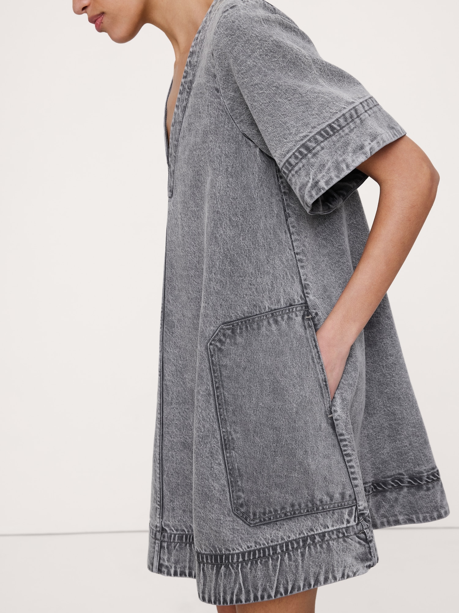 L'image numéro 4 présente Robe courte en denim
