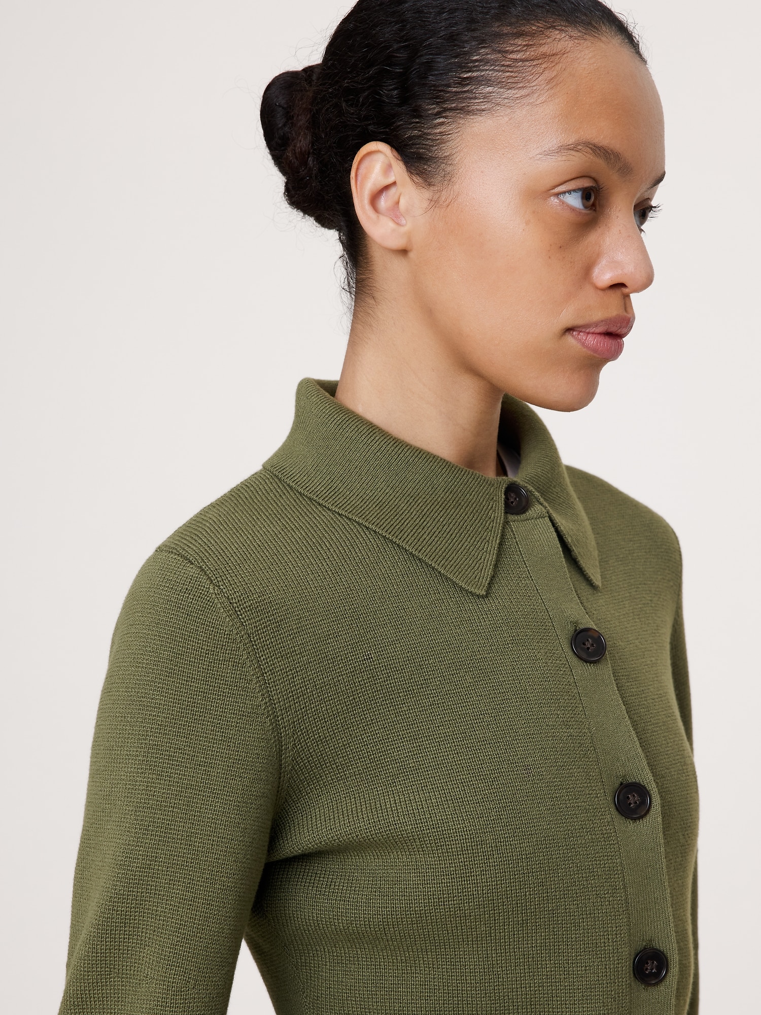 L'image numéro 3 présente Cardigan polo en coton et soie pied d'alouette