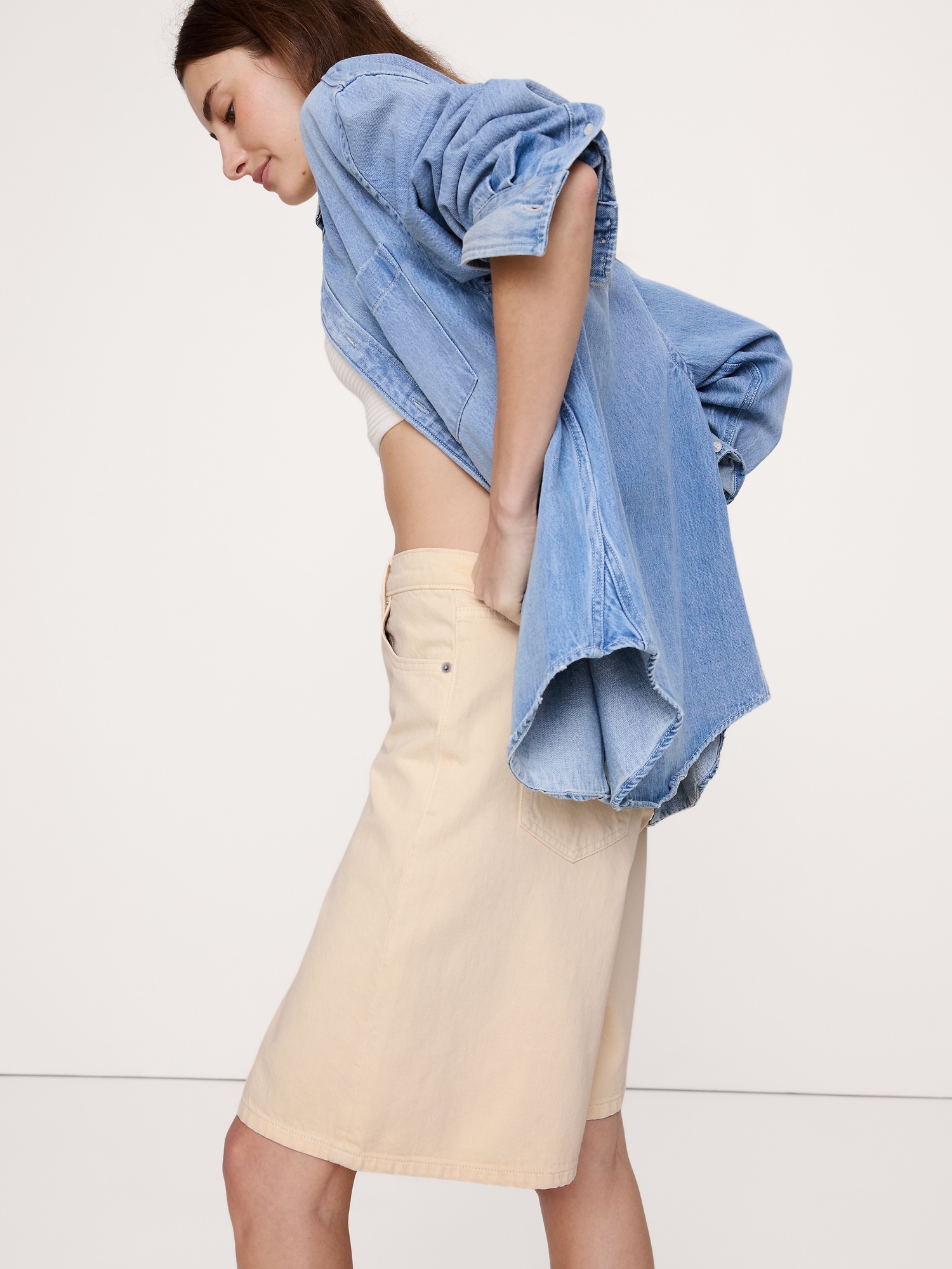 L'image numéro 4 présente Bermuda en denim de 28 cm