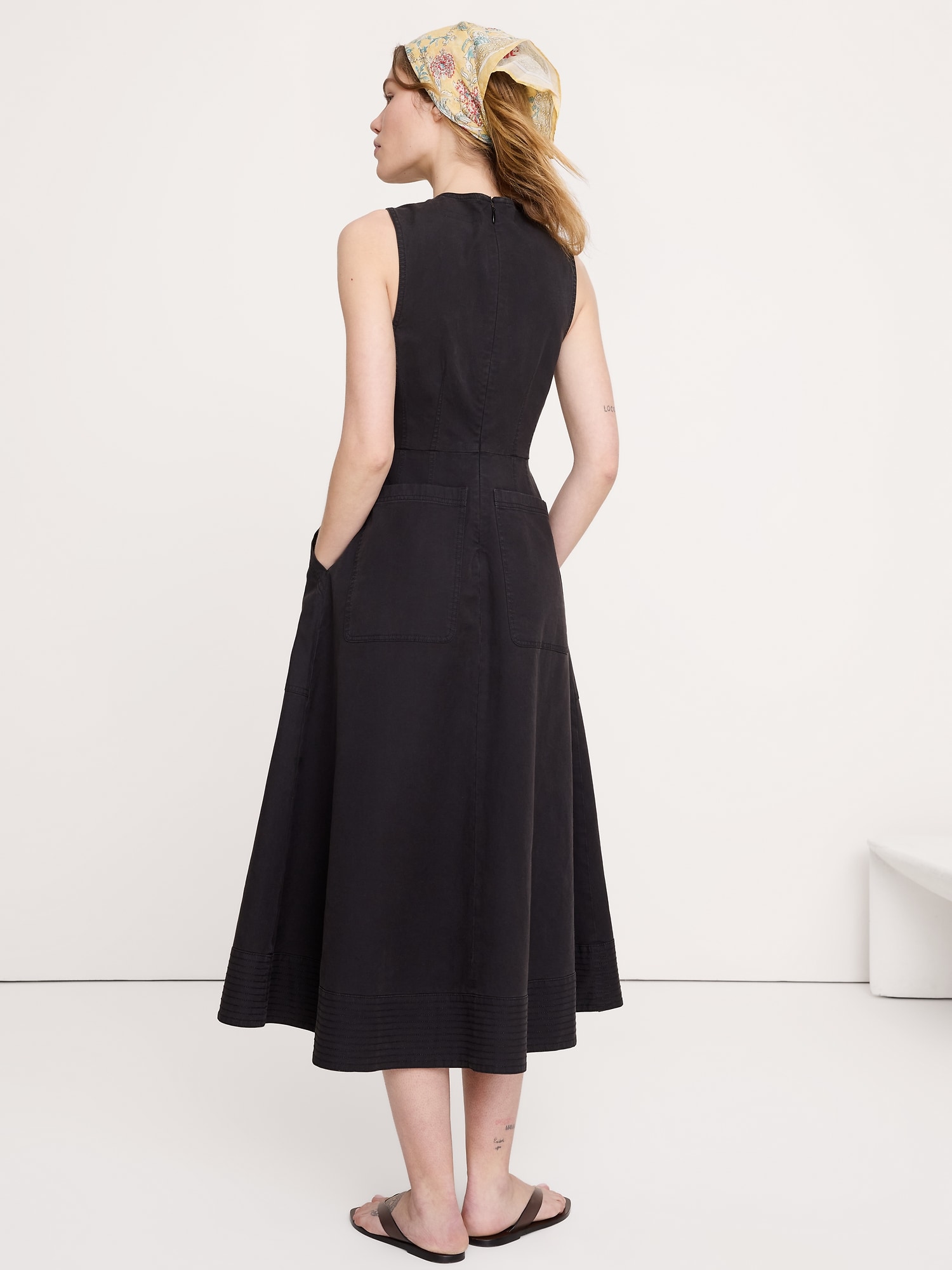 L'image numéro 7 présente Robe longue en toile de coton avec poche Utilitaire