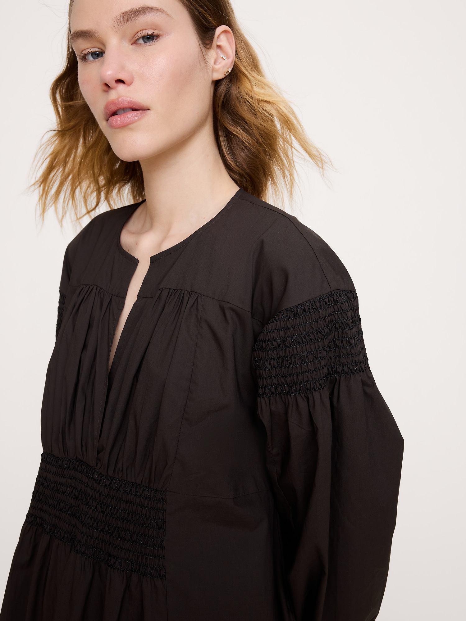 L'image numéro 7 présente Robe longue en popeline de coton à fronces