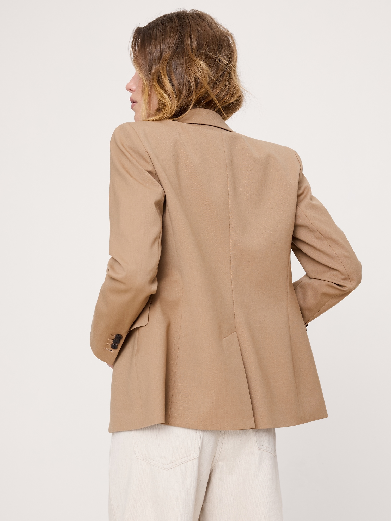 L'image numéro 3 présente Blazer coupe ajustée en laine italienne