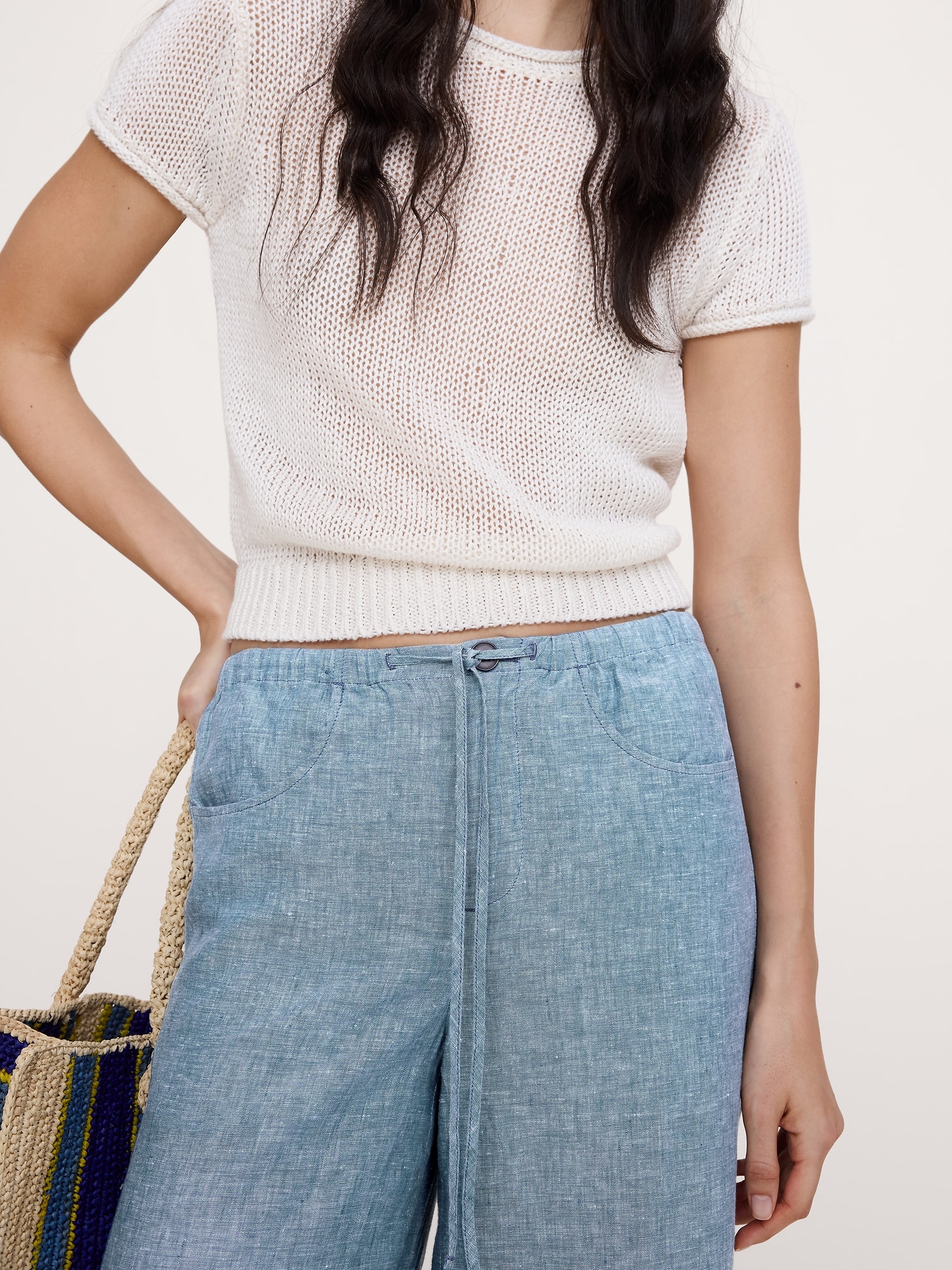 L'image numéro 4 présente Pantalon Studio à jambe large à cordon coulissant en lin