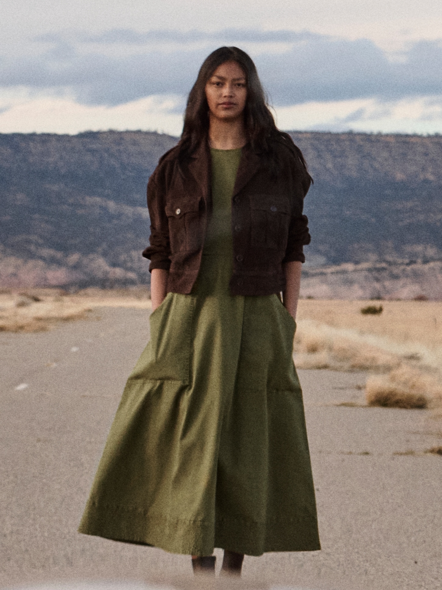 L'image numéro 8 présente Veste en suède à deux poches Retour aux archives