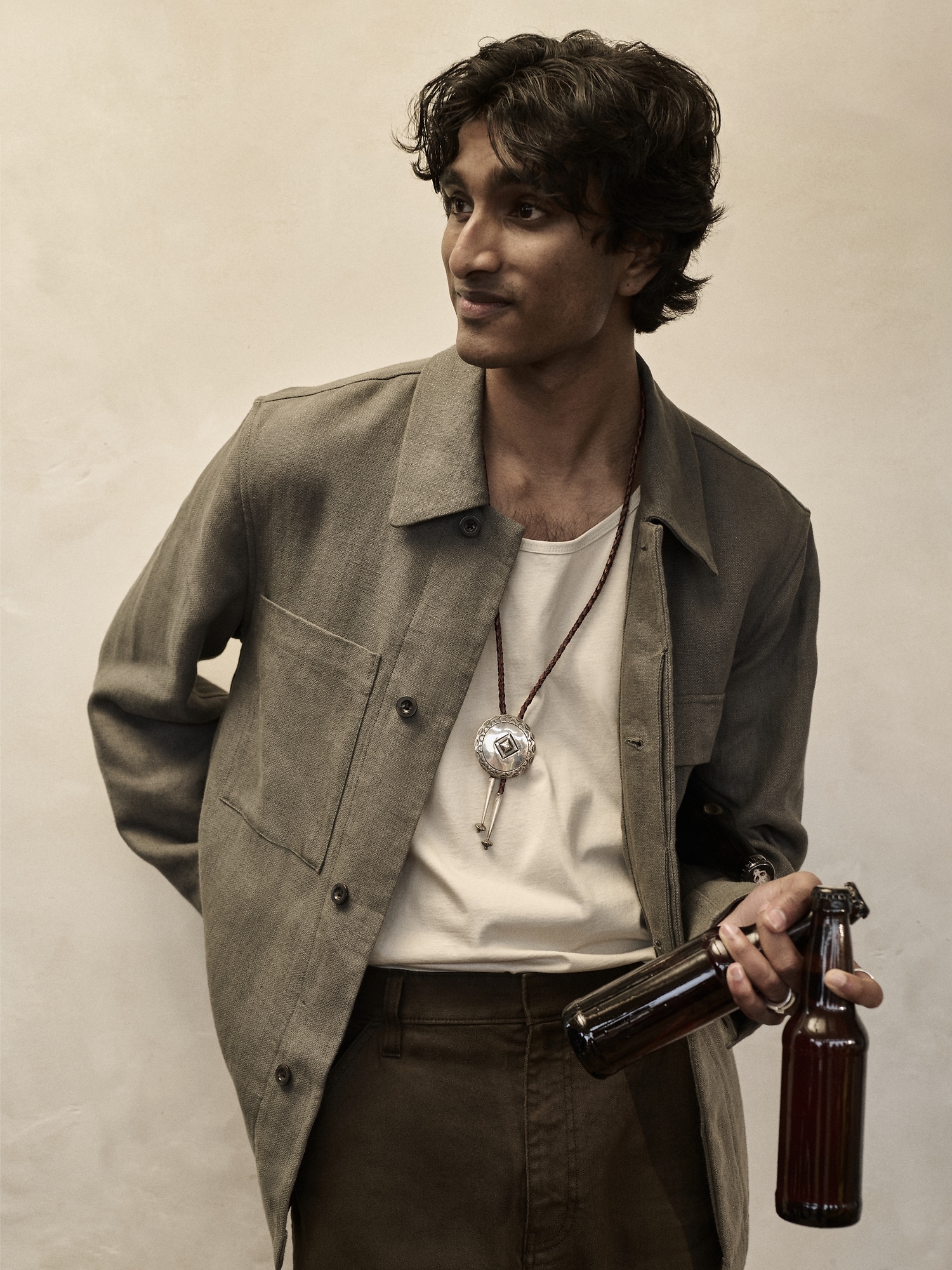 L'image numéro 4 présente Veste-chemise à quatre poches en lin