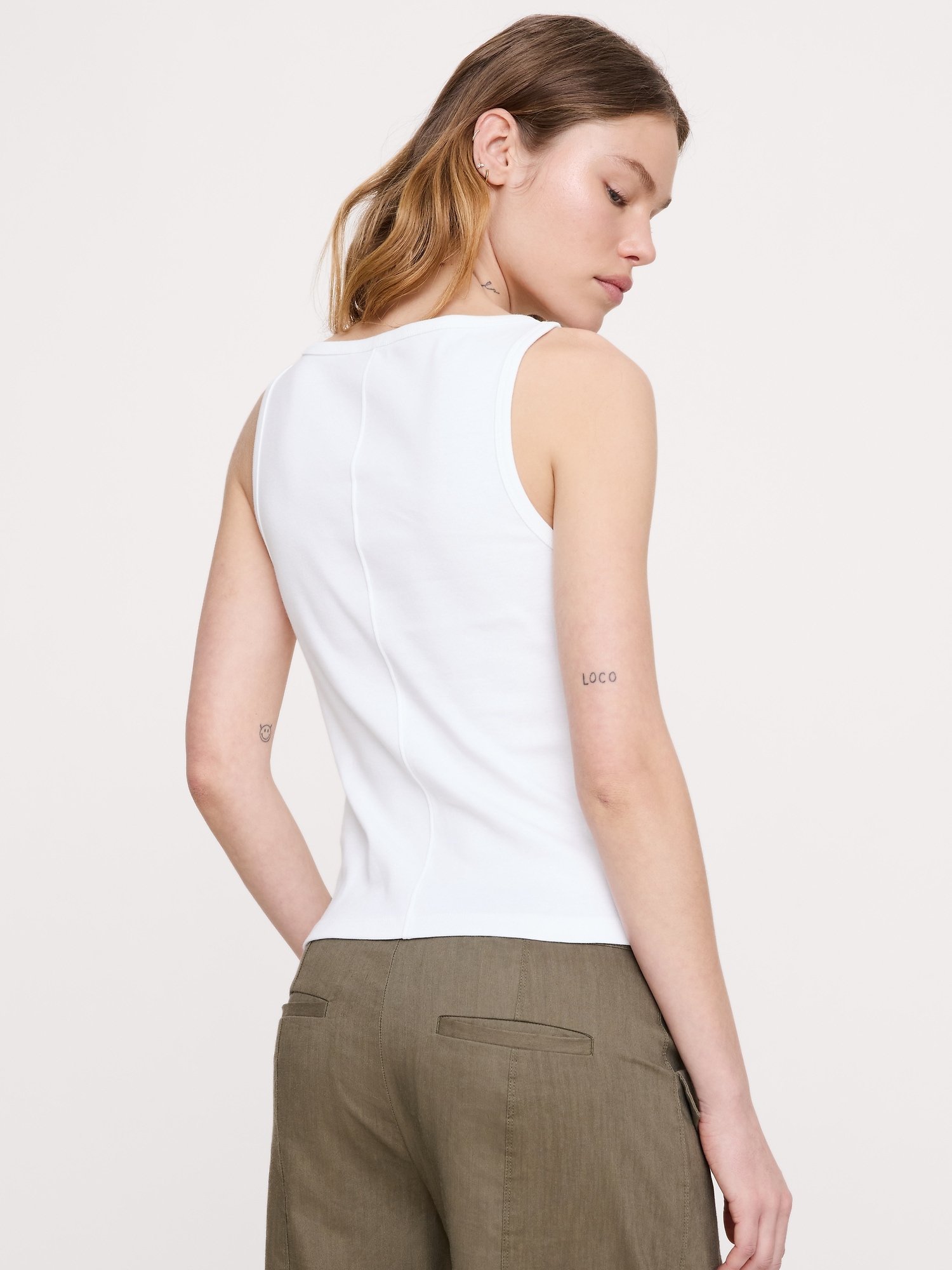 L'image numéro 8 présente Camisole minimaliste en coton