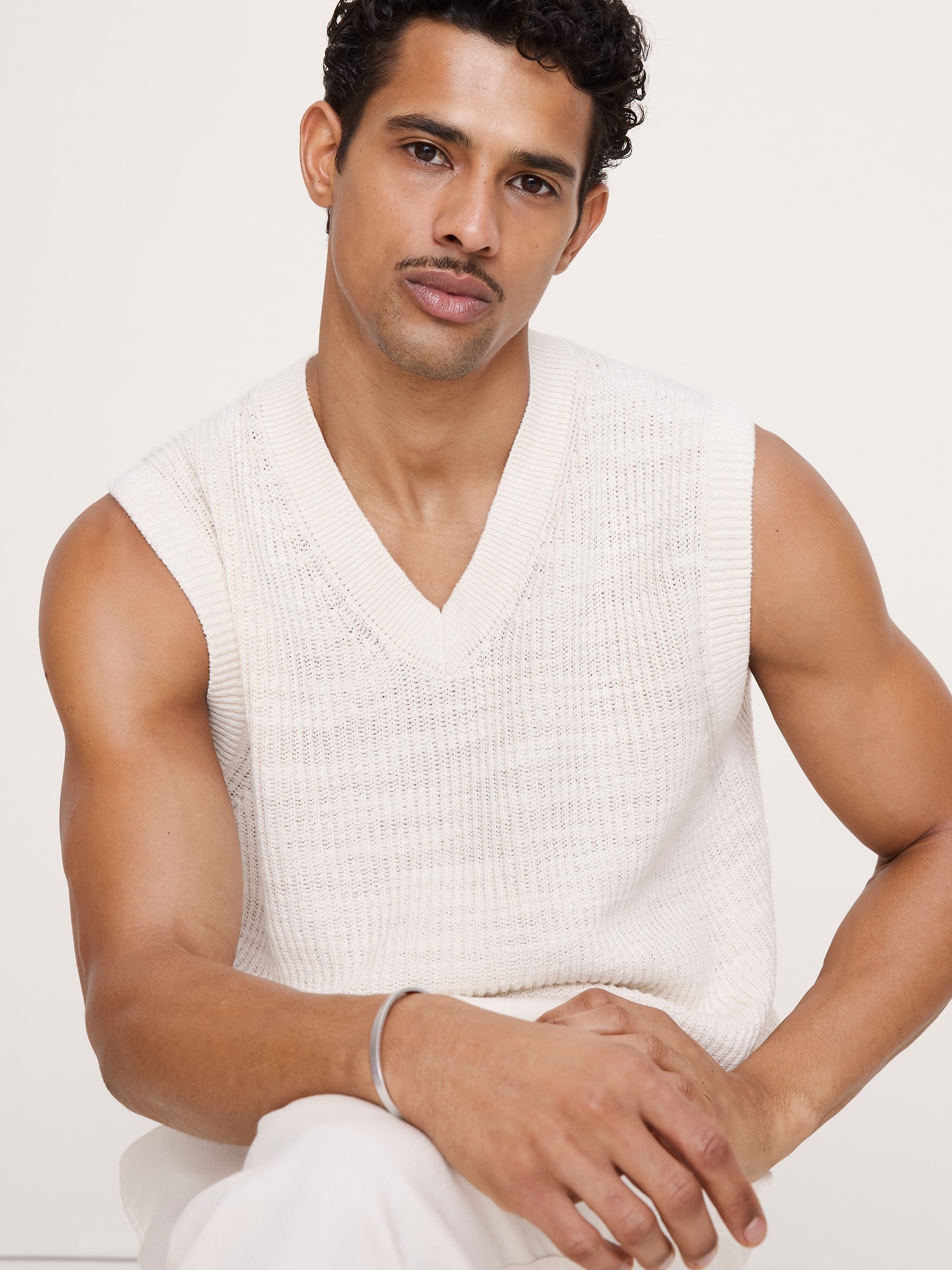 Image number 4 showing, Cotton-Linen Slub V-Neck Sweater Vest