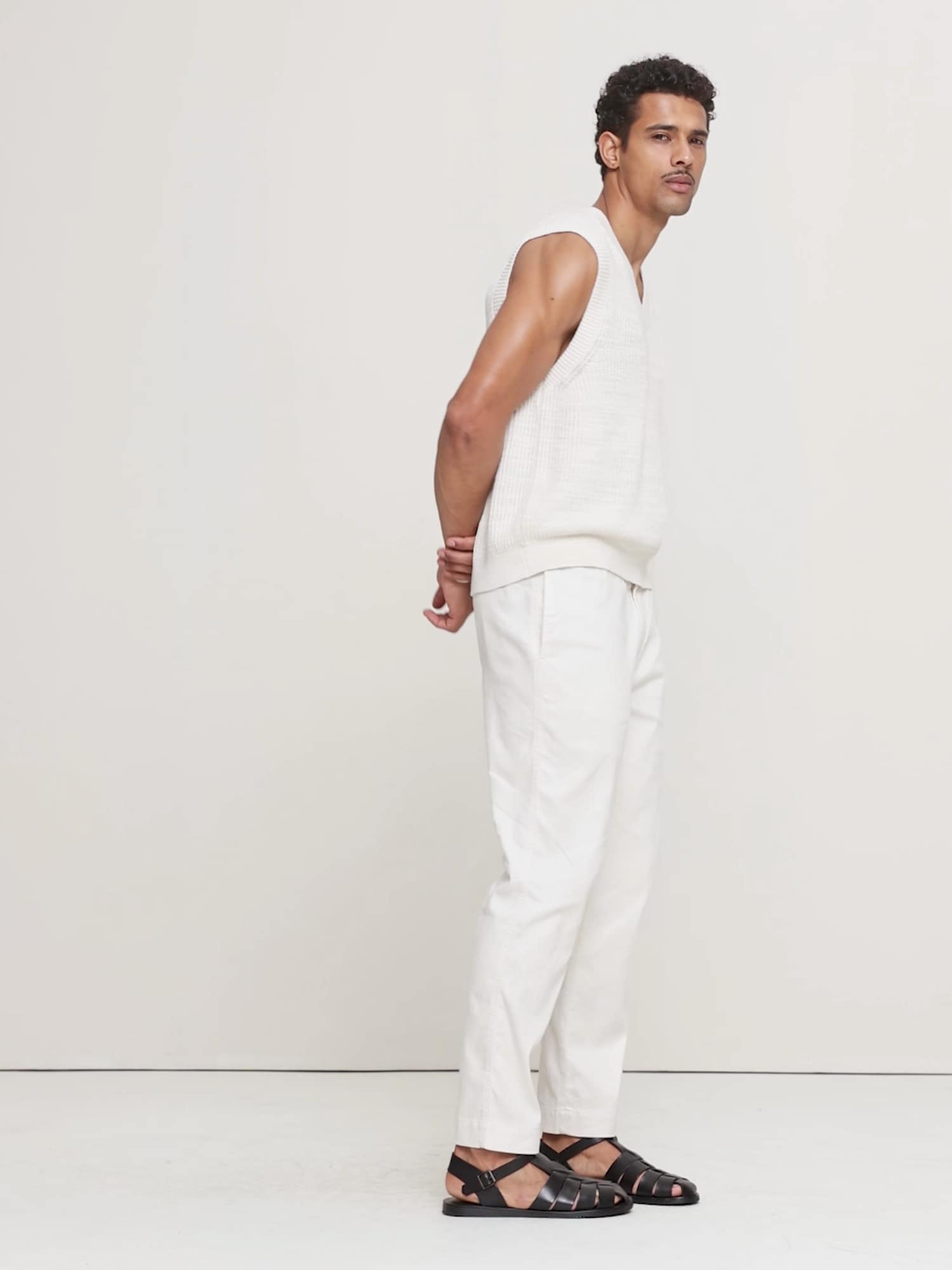 Cotton-Linen Slub V-Neck Sweater Vest