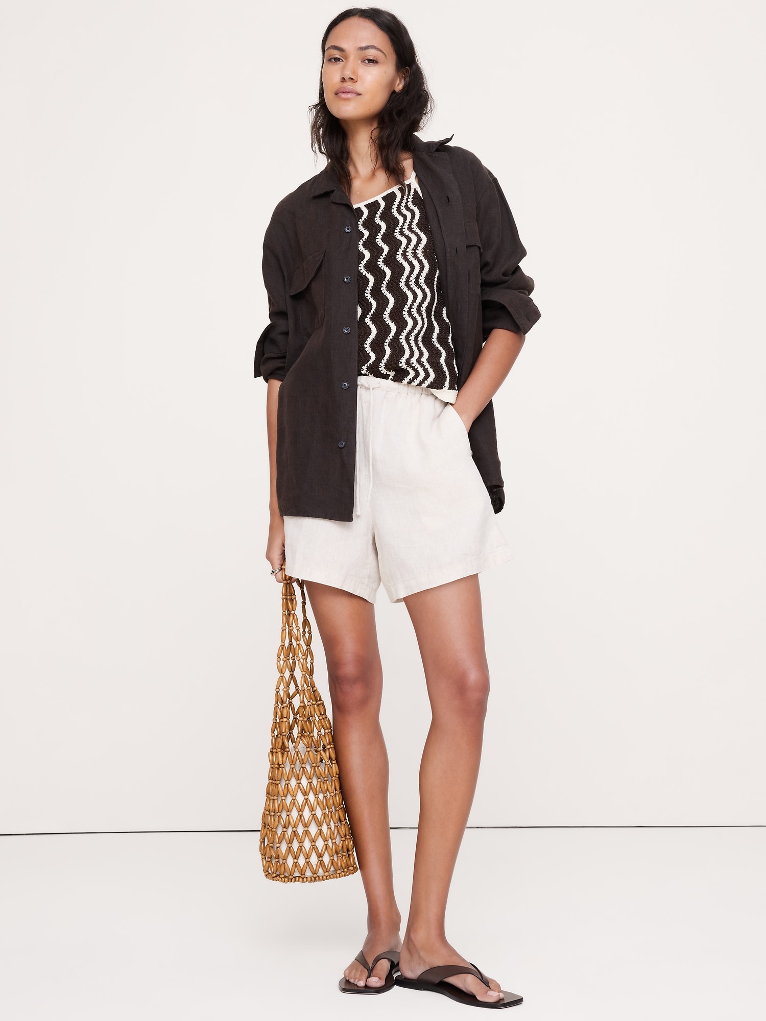 L'image numéro 3 présente Camisole festonnée nouée au dos en coton rayé