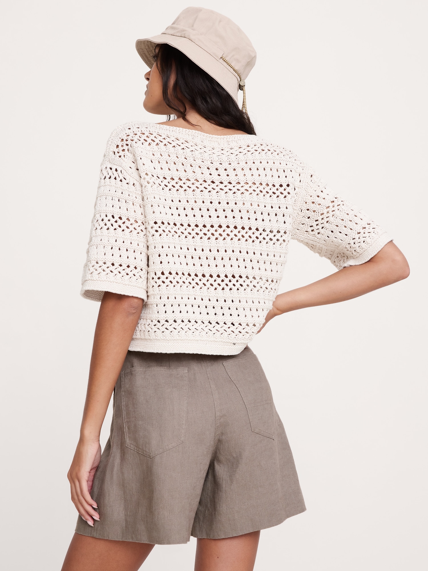 L'image numéro 2 présente T-shirt en tricot de coton crocheté