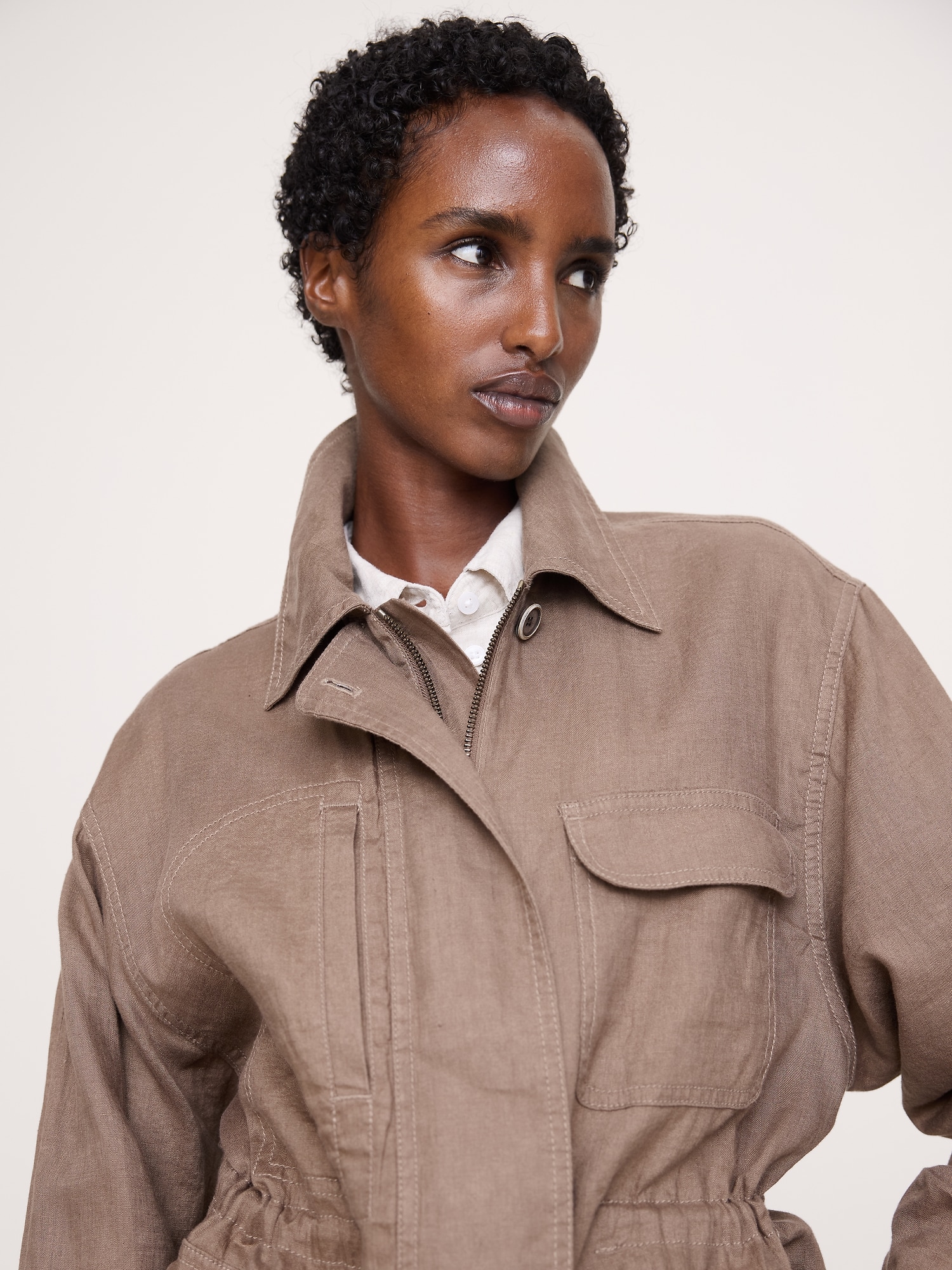 L'image numéro 7 présente Manteau de travail en lin