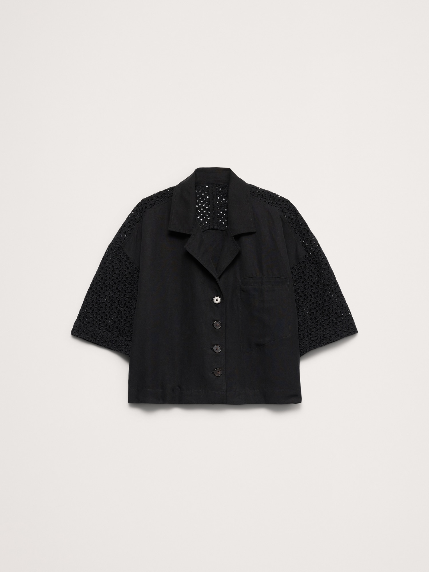L'image numéro 7 présente Chemisier droit longueur 3/4 à broderie anglaise en lin Tencel™