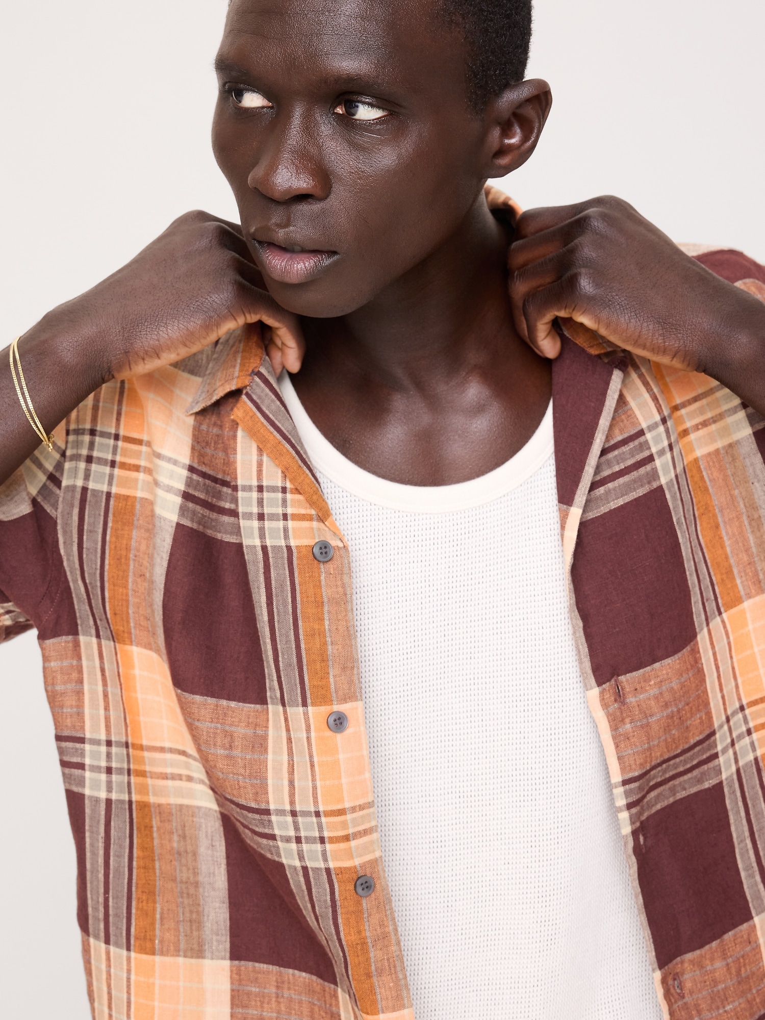 L'image numéro 3 présente Chemise de vacances à coupe standard en lin