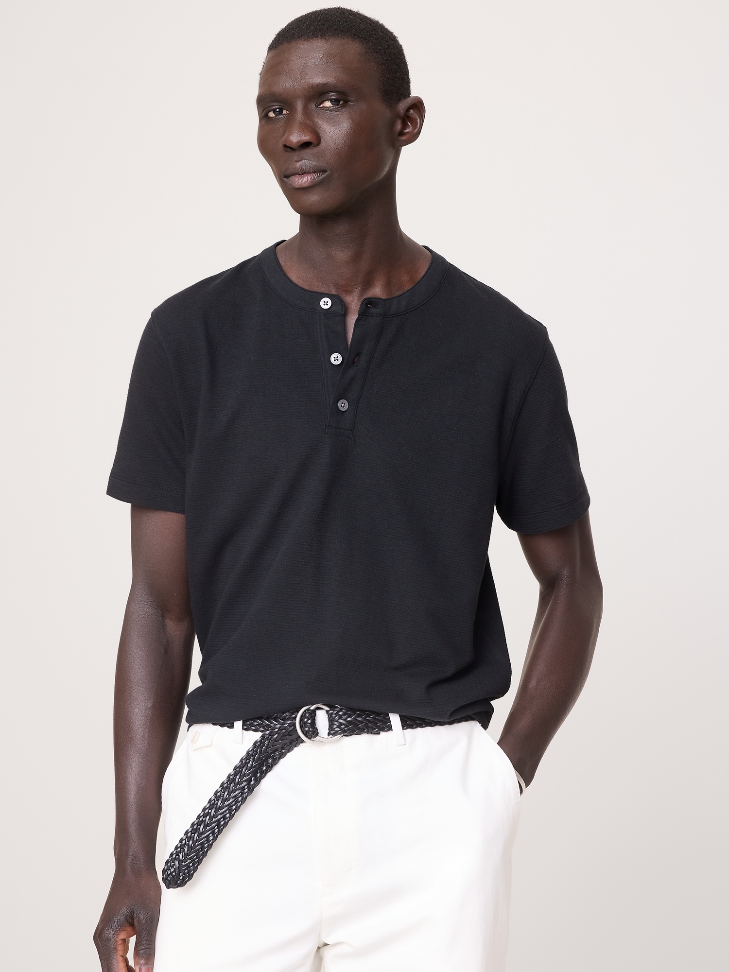 L'image numéro 1 présente T-shirt henley à mailles