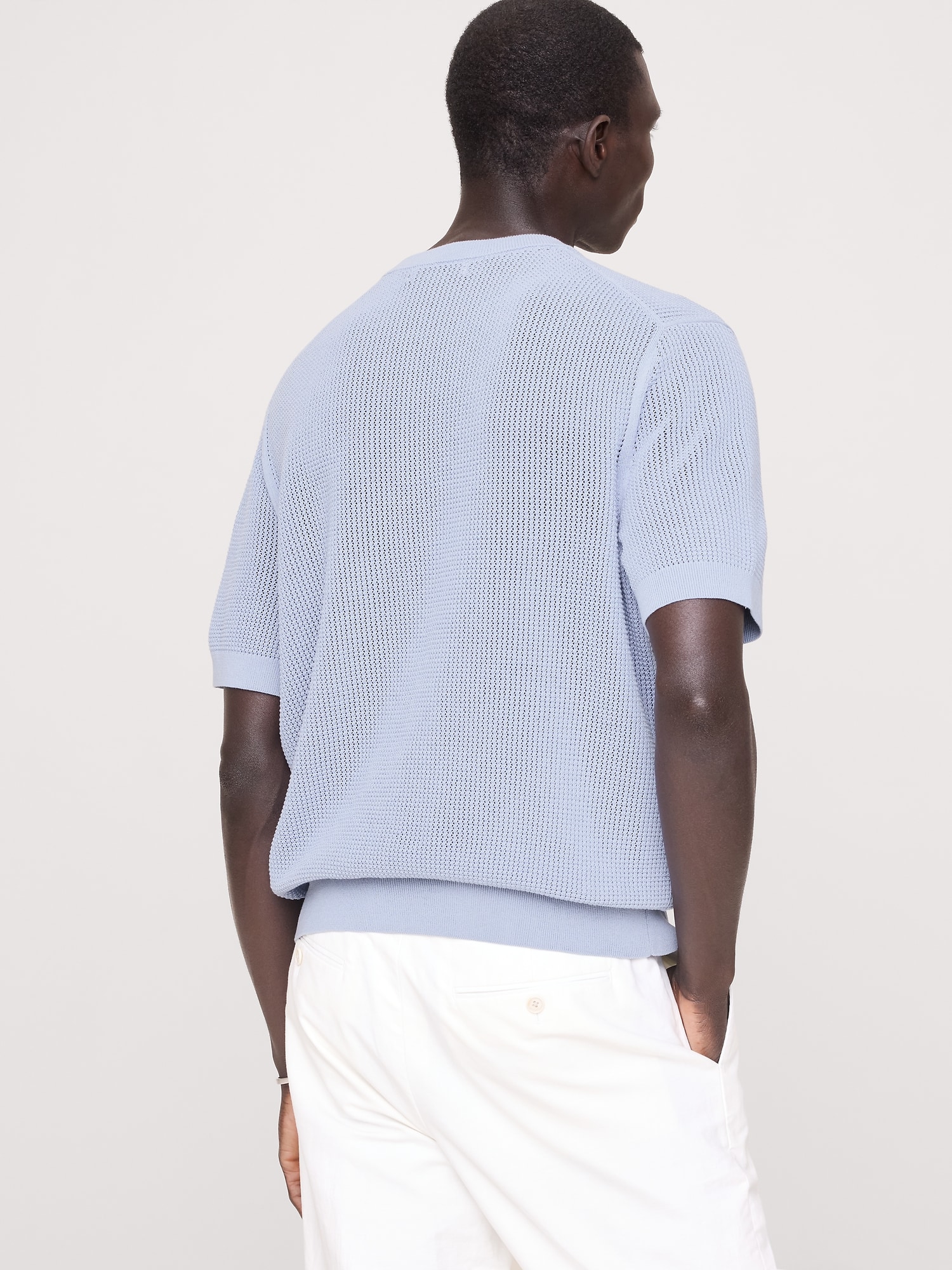 L'image numéro 2 présente T-shirt henley en coton et soie