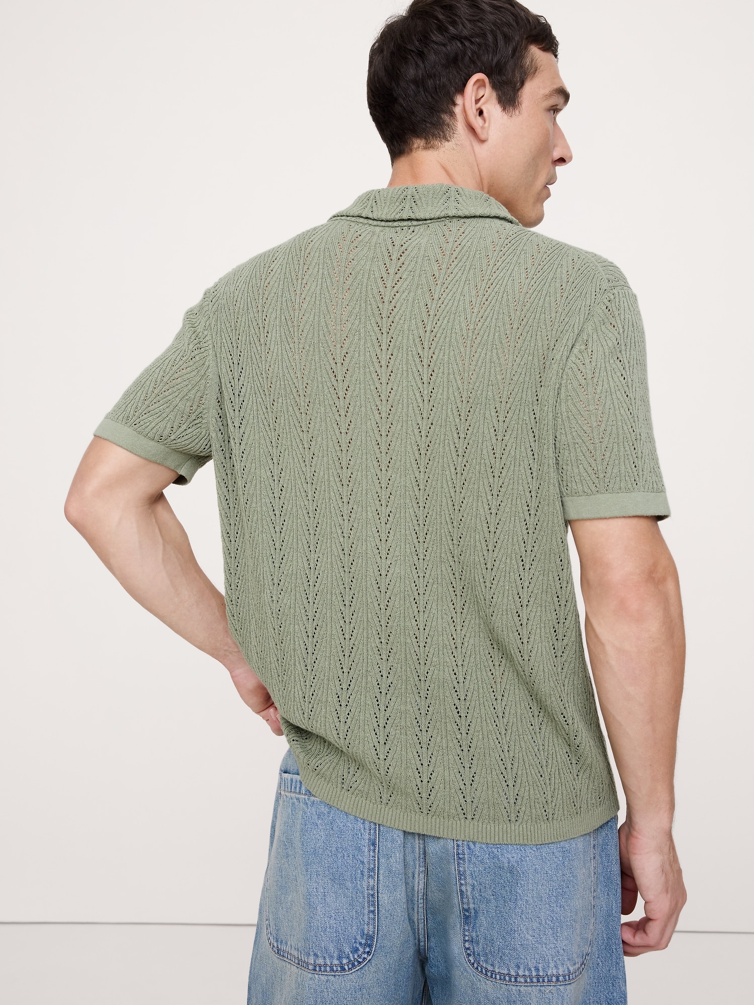 L'image numéro 3 présente Cardigan à col polo en mélange de lin et coton à motif ajouré