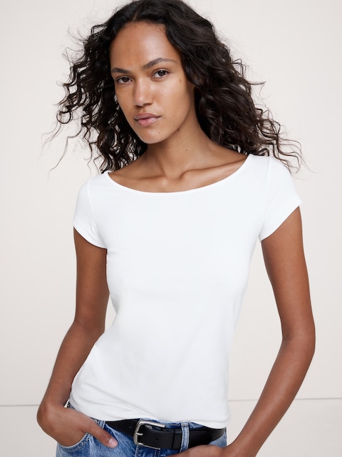 T-SHIRT RAFFINÉ À ENCOLURE DÉGAGÉE