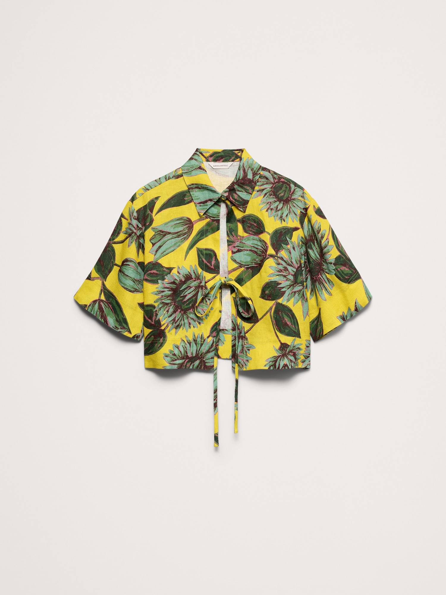 L'image numéro 4 présente Chemisier court en lin noué sur le devant